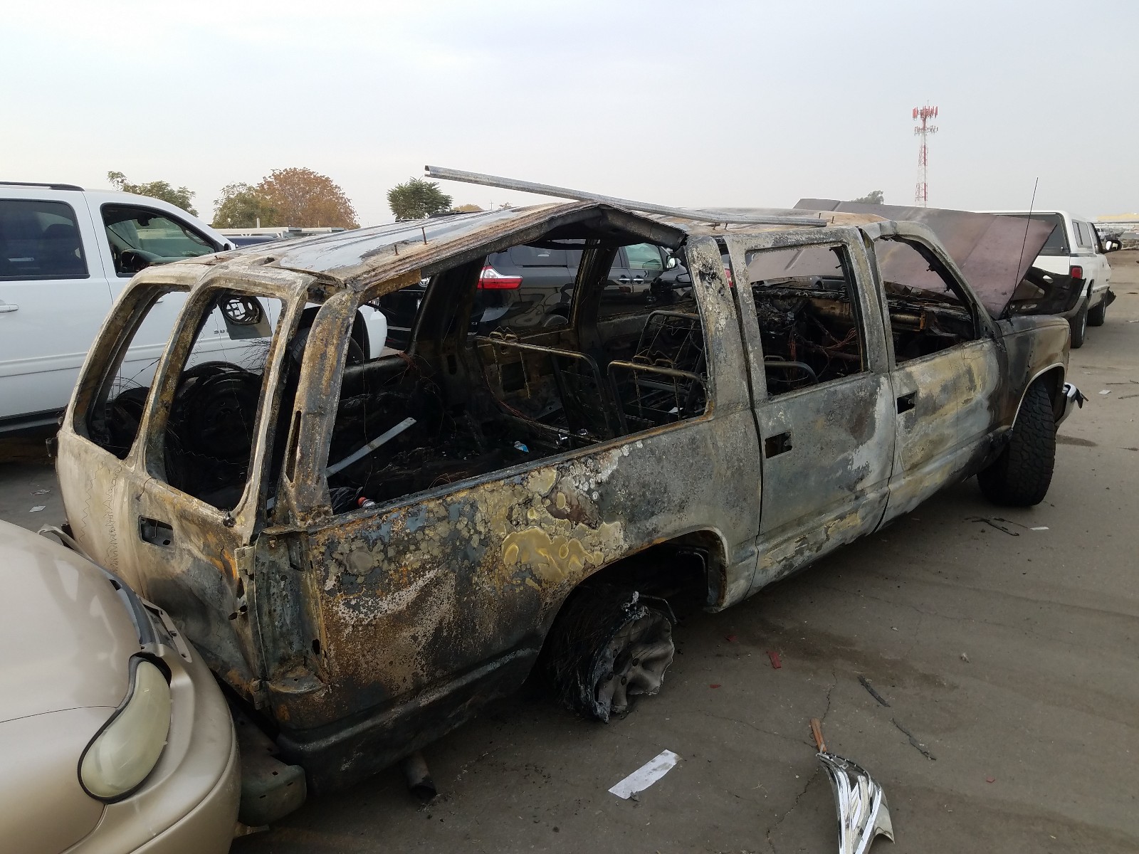 1997 Chevrolet Suburban C1500 Burn vin: 3GNEC16R6VG162525