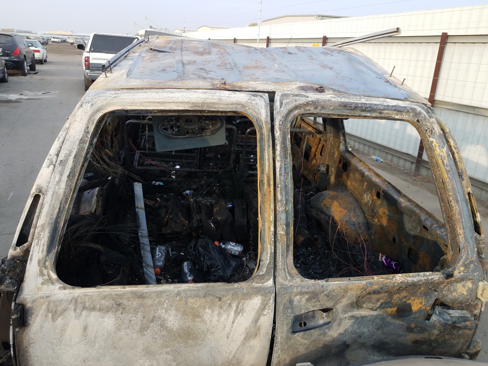 1997 Chevrolet Suburban C1500 Burn vin: 3GNEC16R6VG162525