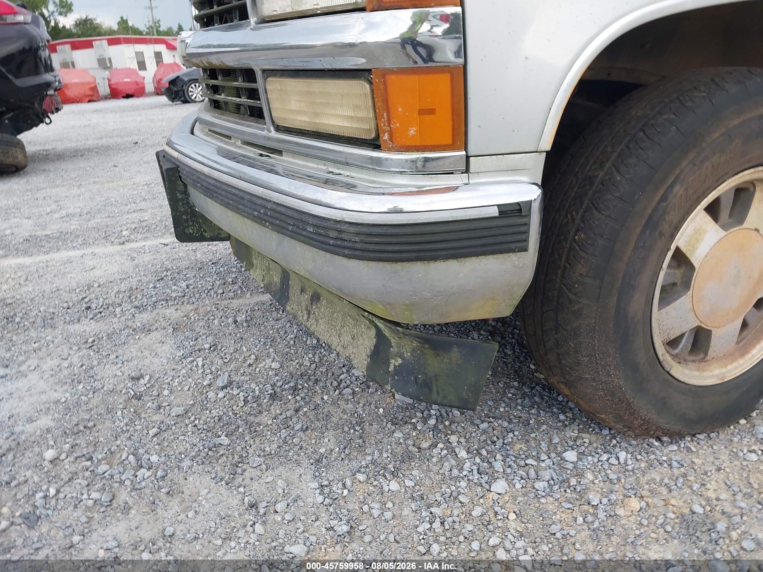 1997 Chevrolet Suburban 1500   Silver vin: 3GNEC16R6VG163934