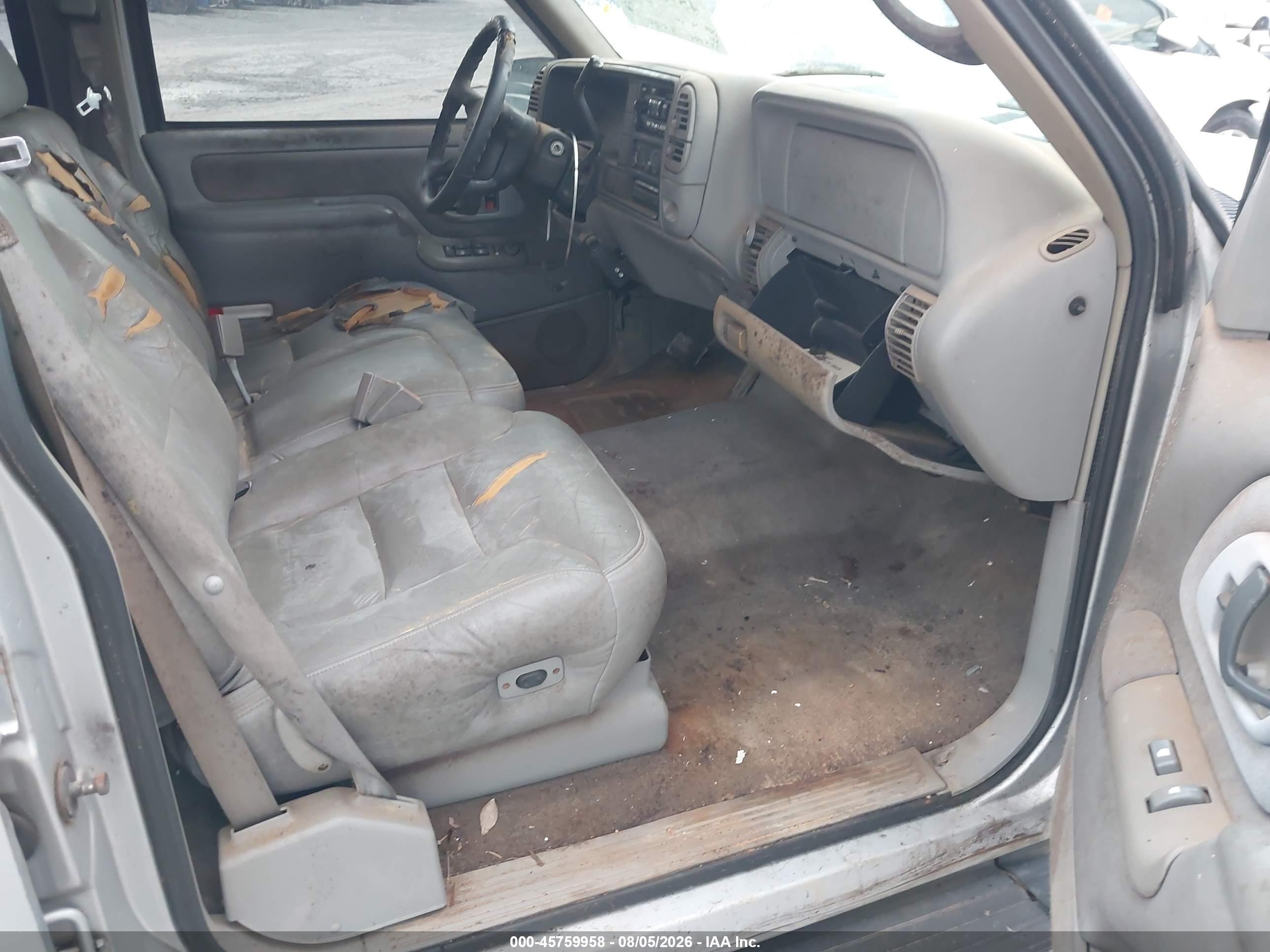 1997 Chevrolet Suburban 1500   Silver vin: 3GNEC16R6VG163934