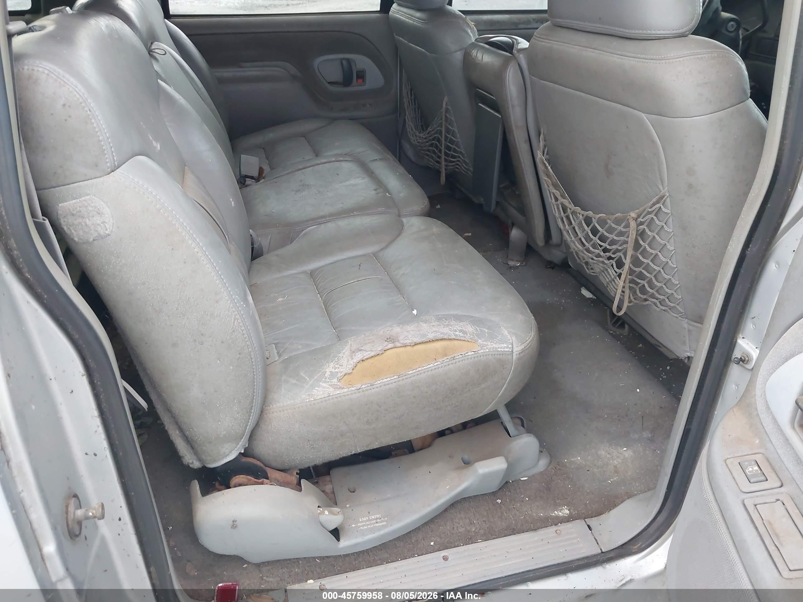 1997 Chevrolet Suburban 1500   Silver vin: 3GNEC16R6VG163934