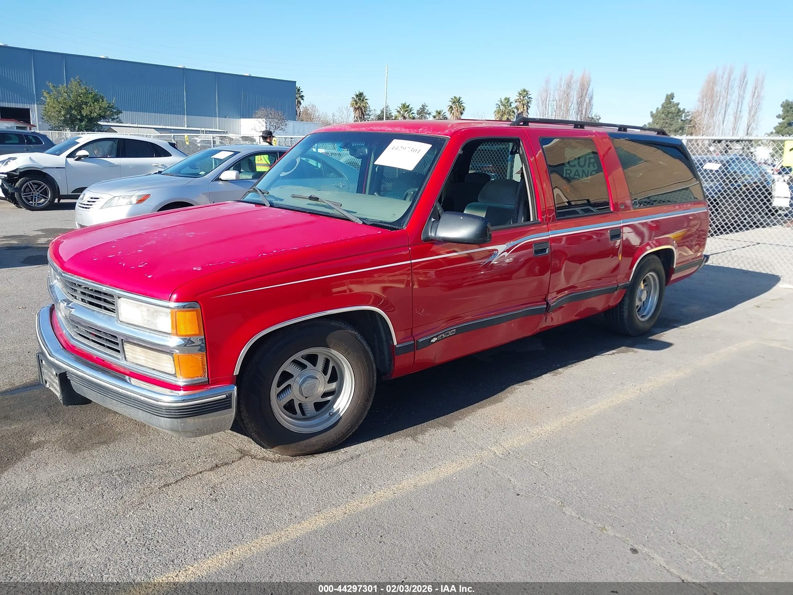 1997 Chevrolet Suburban 1500   Red vin: 3GNEC16R6VG170043