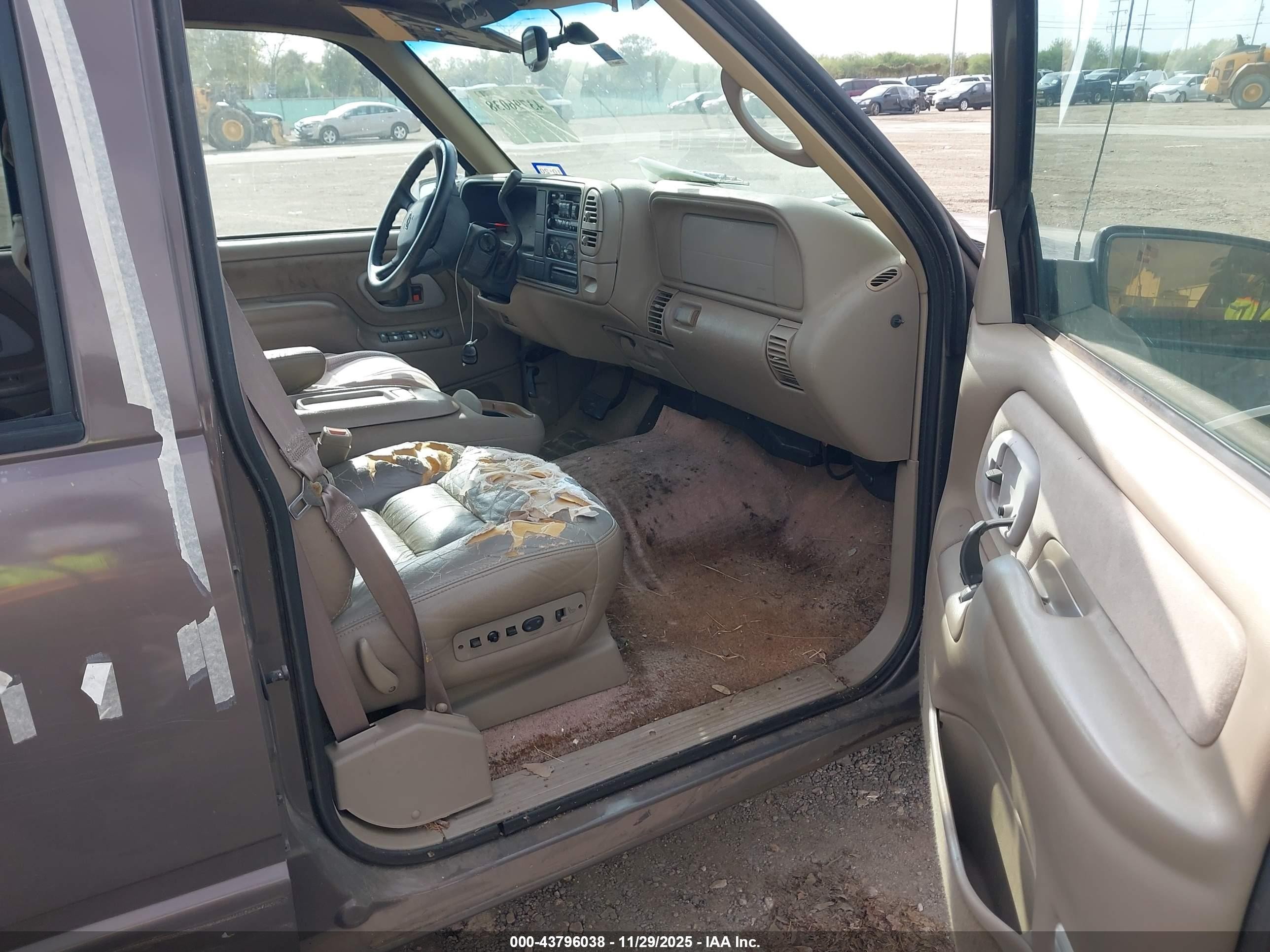 1998 Chevrolet Suburban 1500   Brown vin: 3GNEC16R6WG109972