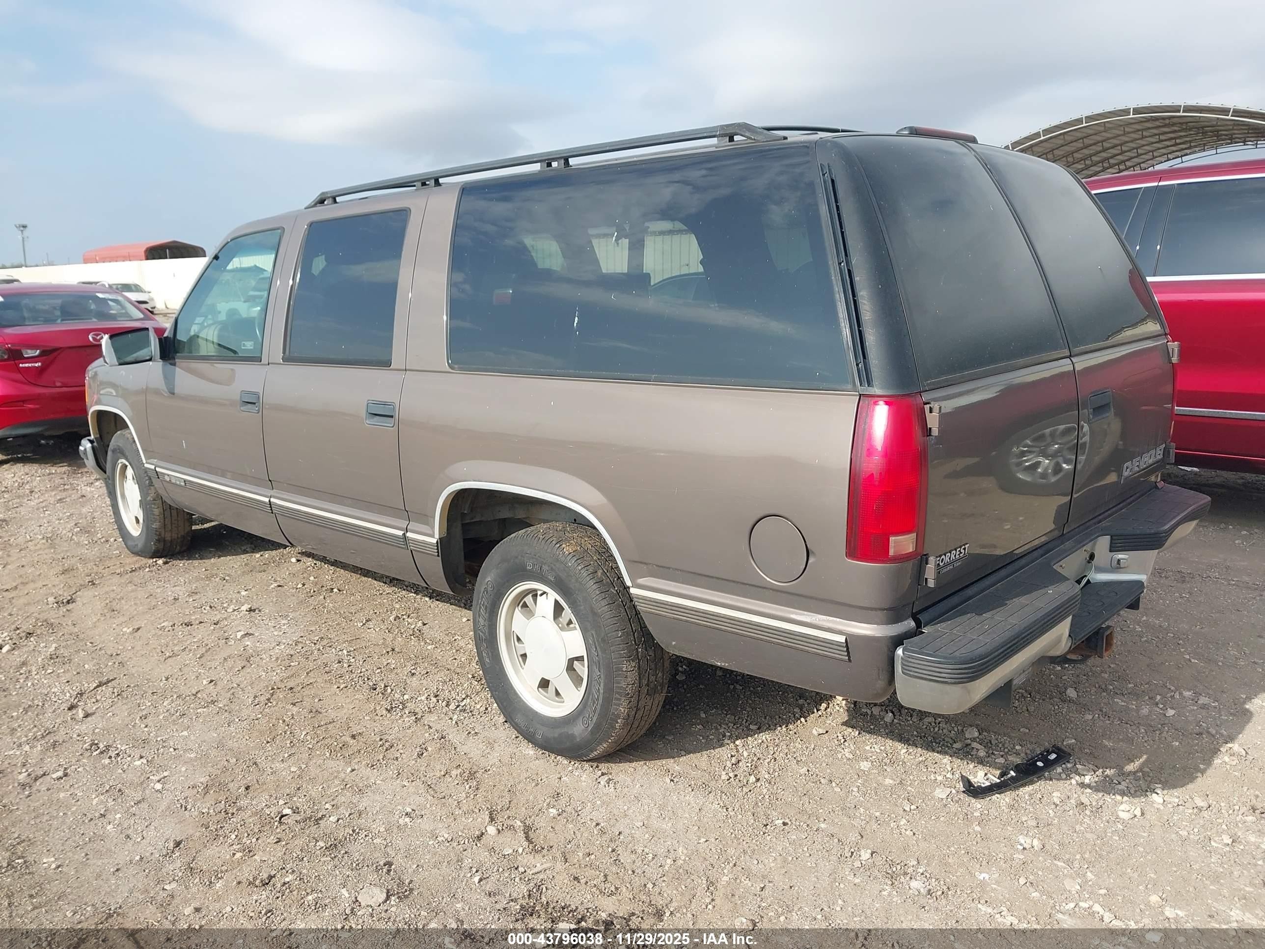 1998 Chevrolet Suburban 1500   Brown vin: 3GNEC16R6WG109972