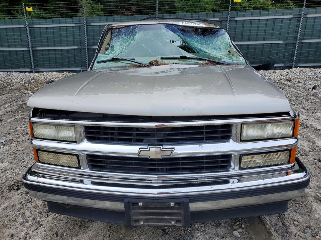 1999 Chevrolet Suburban C1500 Бежевый vin: 3GNEC16R6XG119080