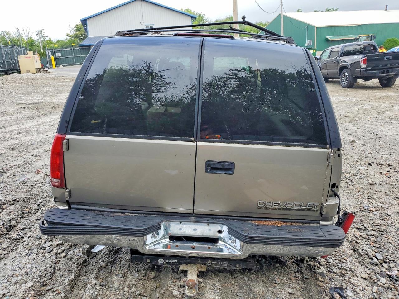 1999 Chevrolet Suburban C1500 Бежевый vin: 3GNEC16R6XG119080