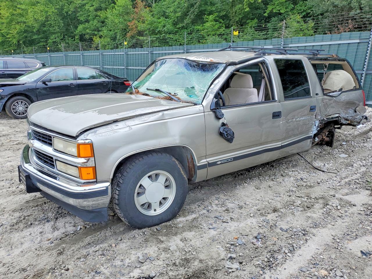1999 Chevrolet Suburban C1500 Бежевый vin: 3GNEC16R6XG119080
