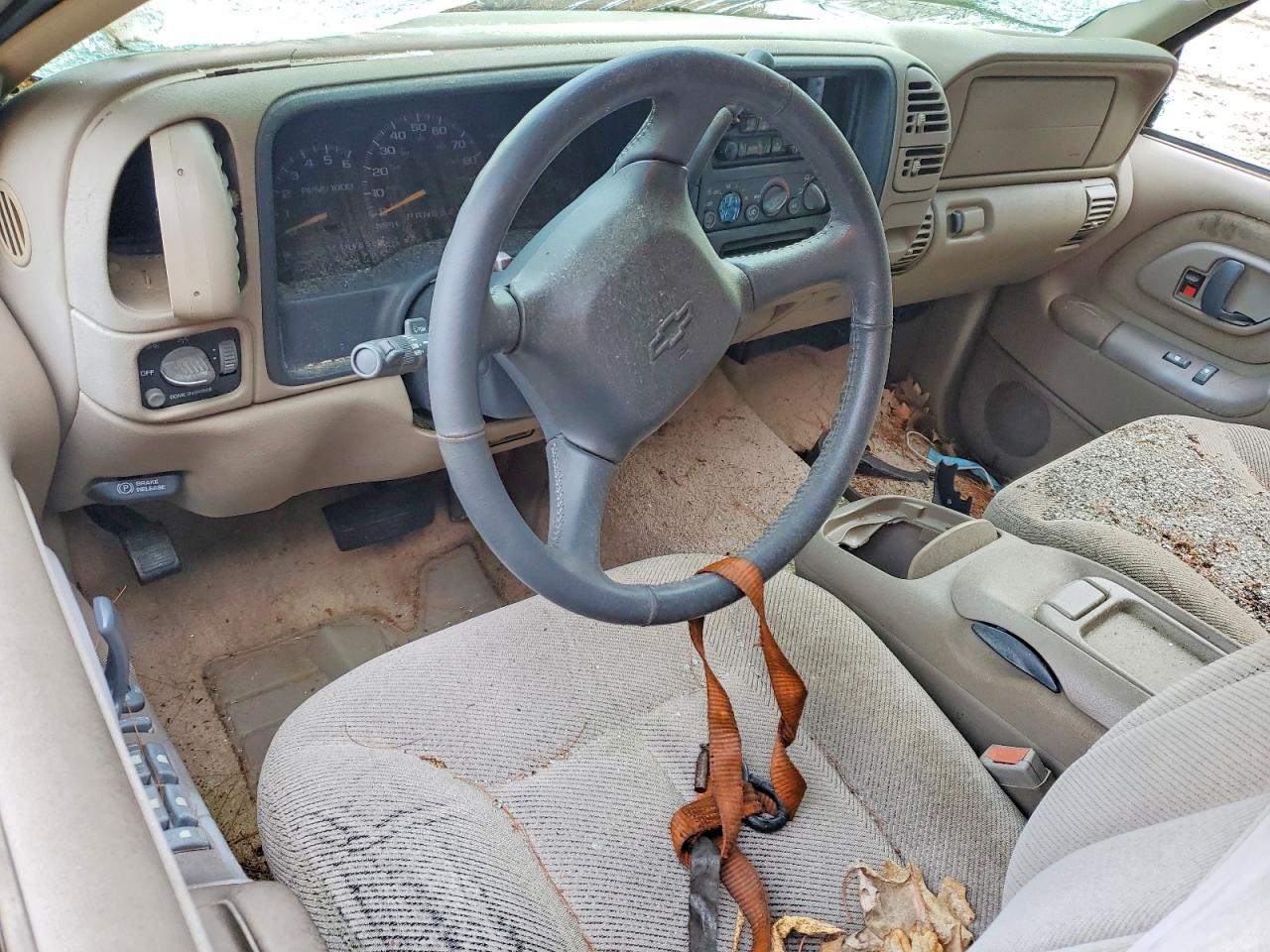 1999 Chevrolet Suburban C1500 Бежевый vin: 3GNEC16R6XG119080