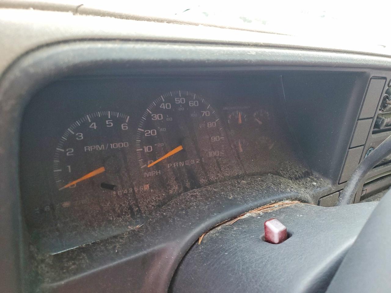 1999 Chevrolet Suburban C1500 Бежевый vin: 3GNEC16R6XG119080