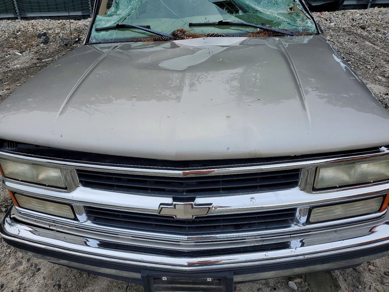 1999 Chevrolet Suburban C1500 Бежевый vin: 3GNEC16R6XG119080