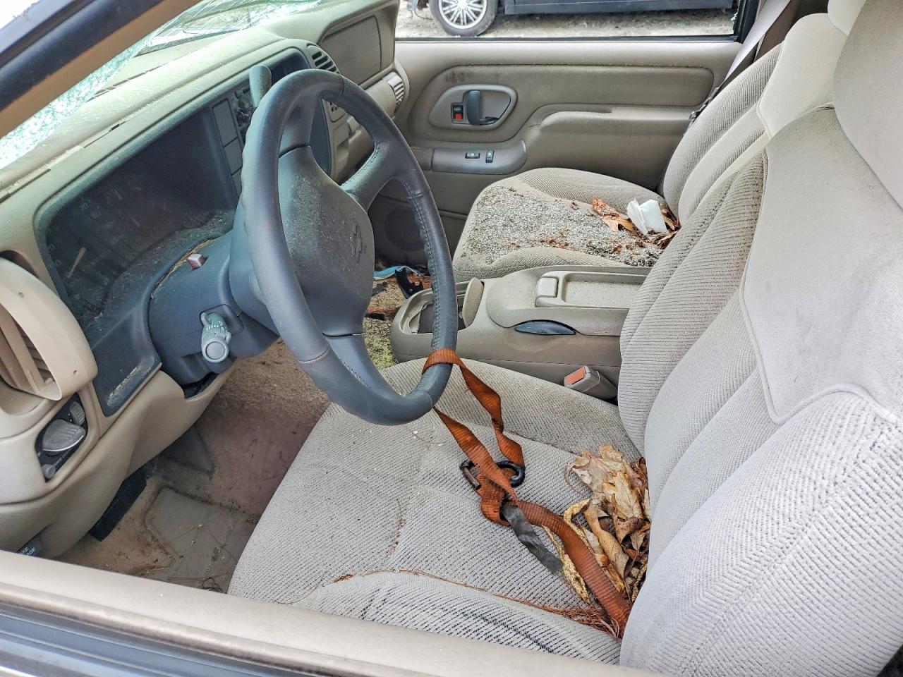 1999 Chevrolet Suburban C1500 Бежевый vin: 3GNEC16R6XG119080