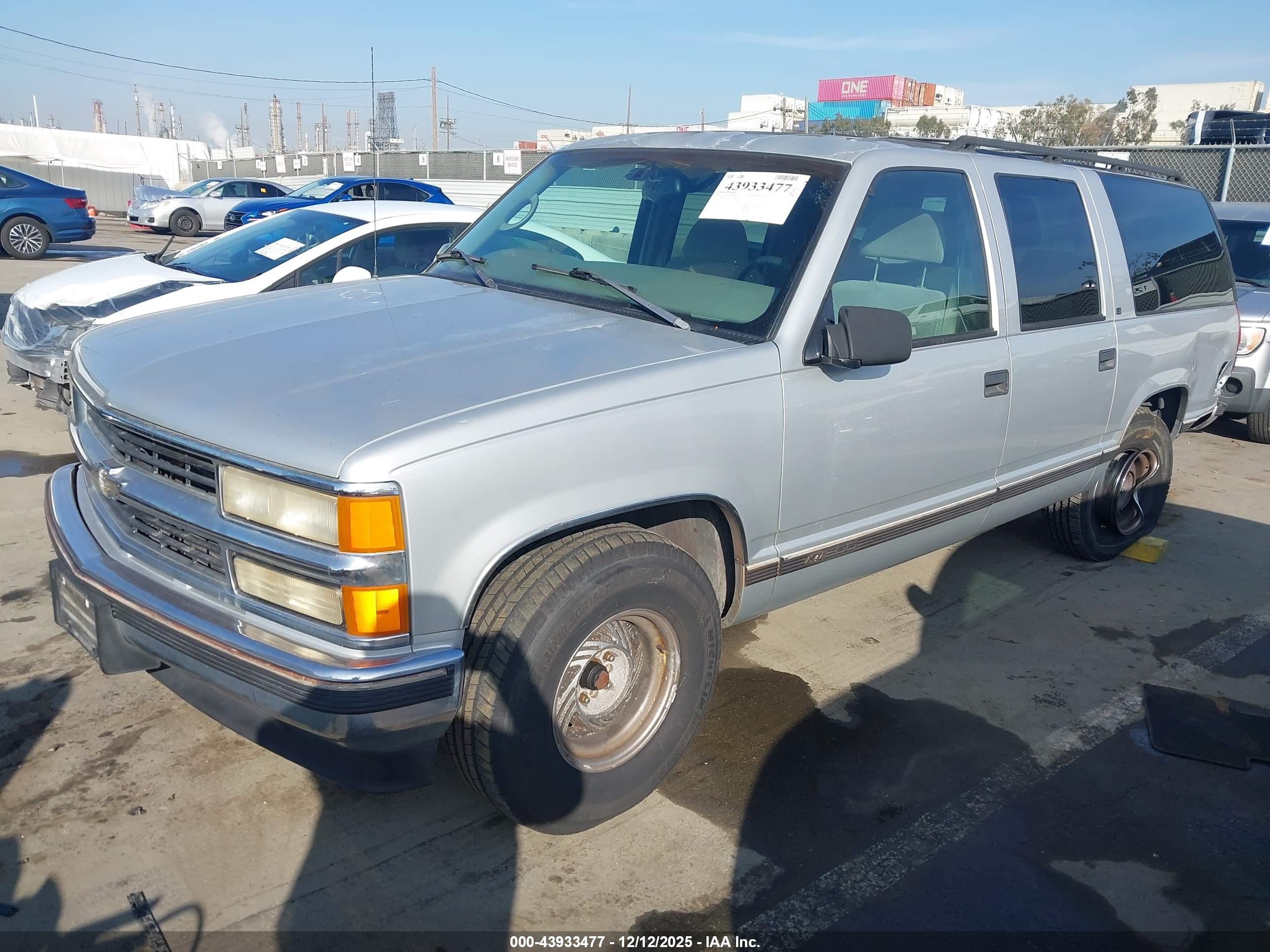 1997 Chevrolet Suburban 1500   Silver vin: 3GNEC16R7VG103919