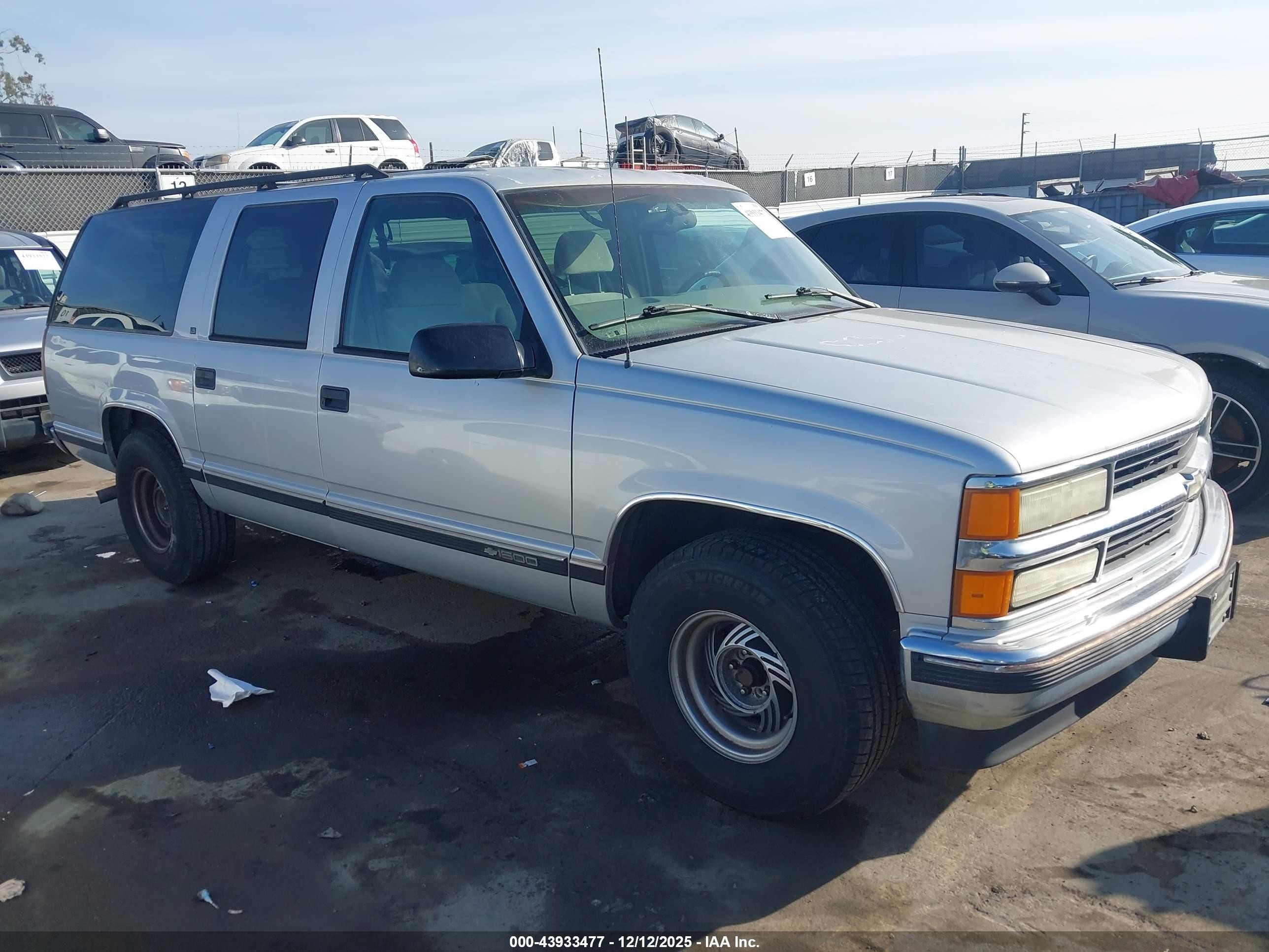 1997 Chevrolet Suburban 1500   Silver vin: 3GNEC16R7VG103919