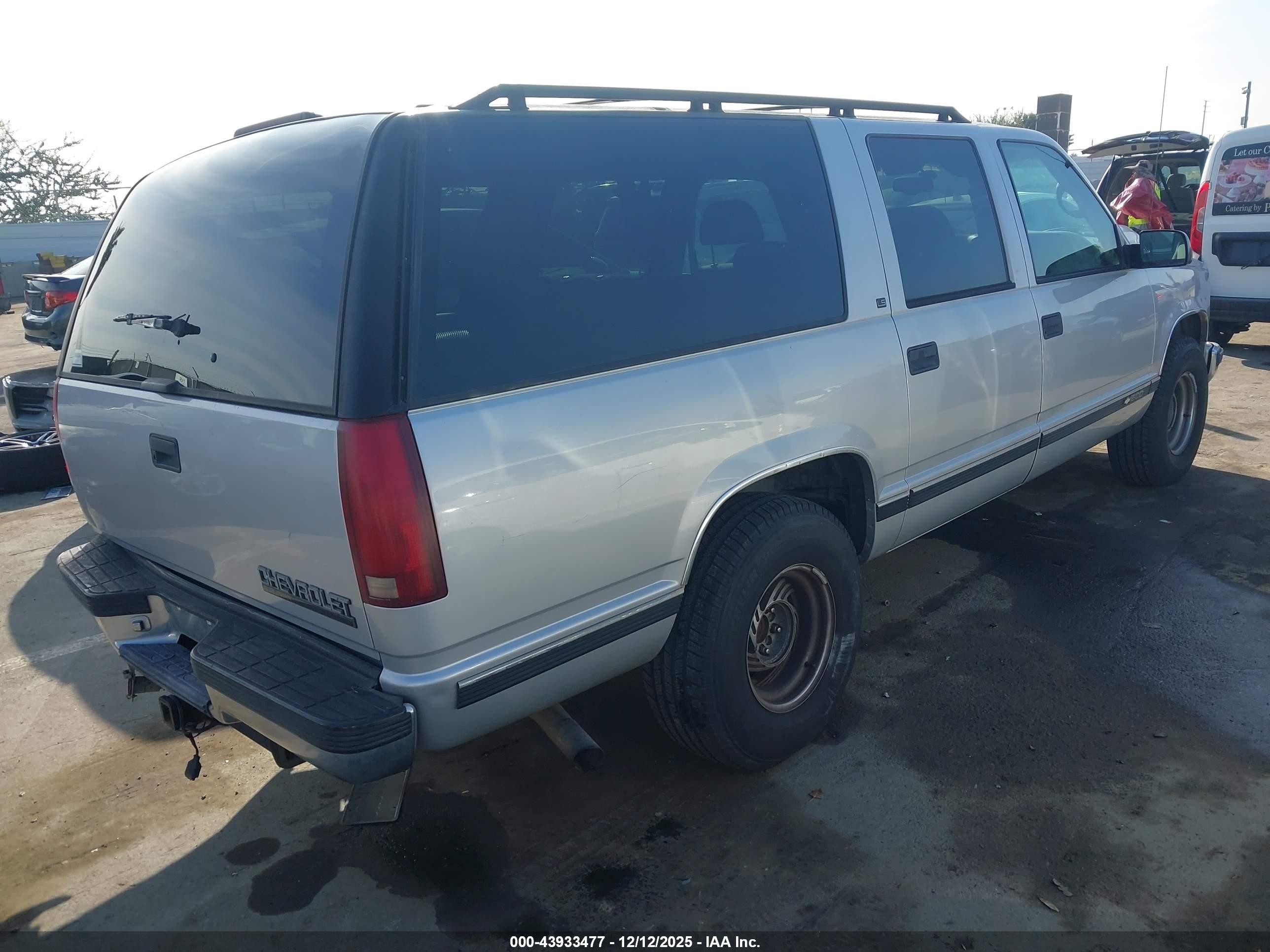 1997 Chevrolet Suburban 1500   Silver vin: 3GNEC16R7VG103919