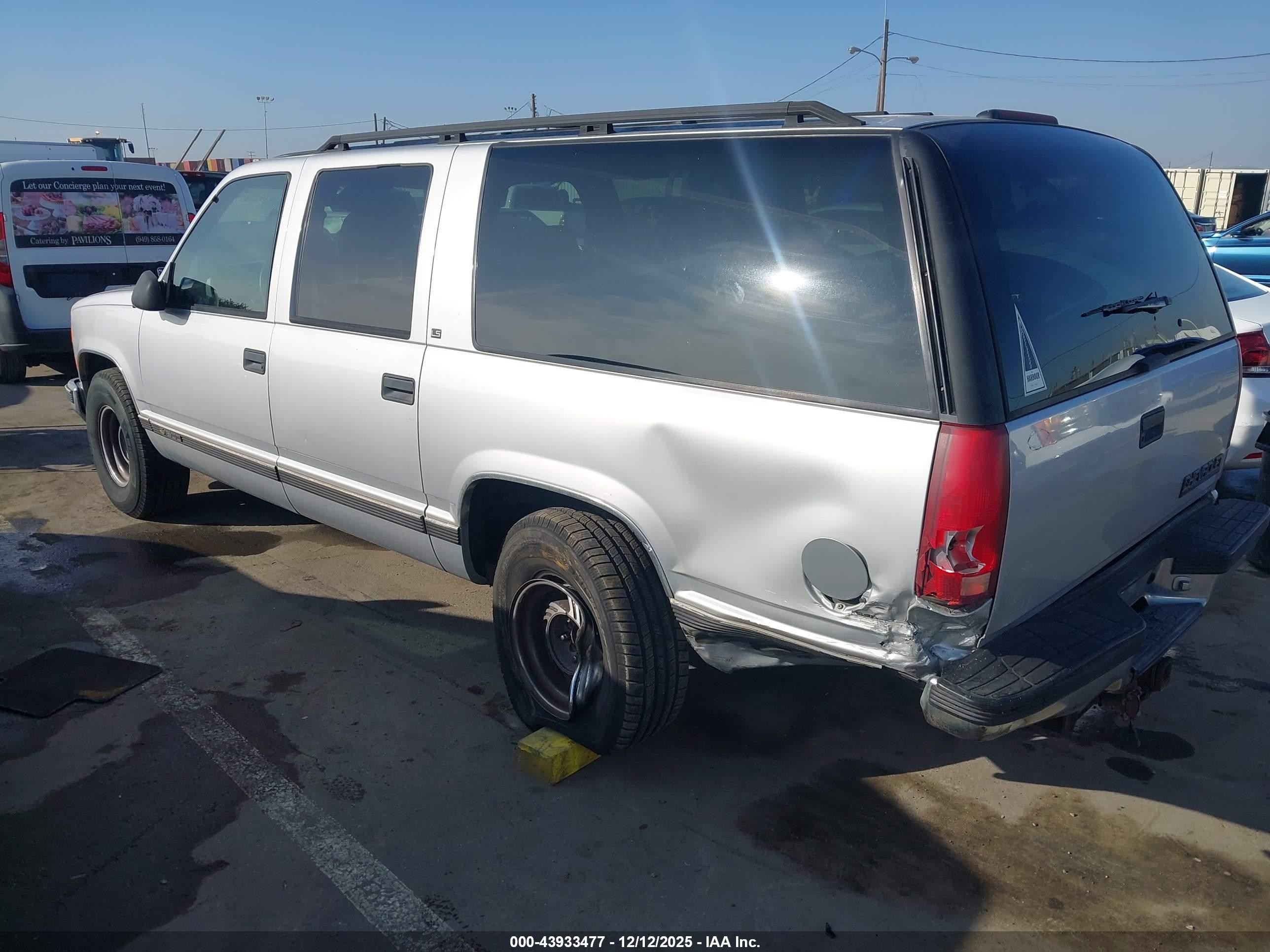 1997 Chevrolet Suburban 1500   Silver vin: 3GNEC16R7VG103919