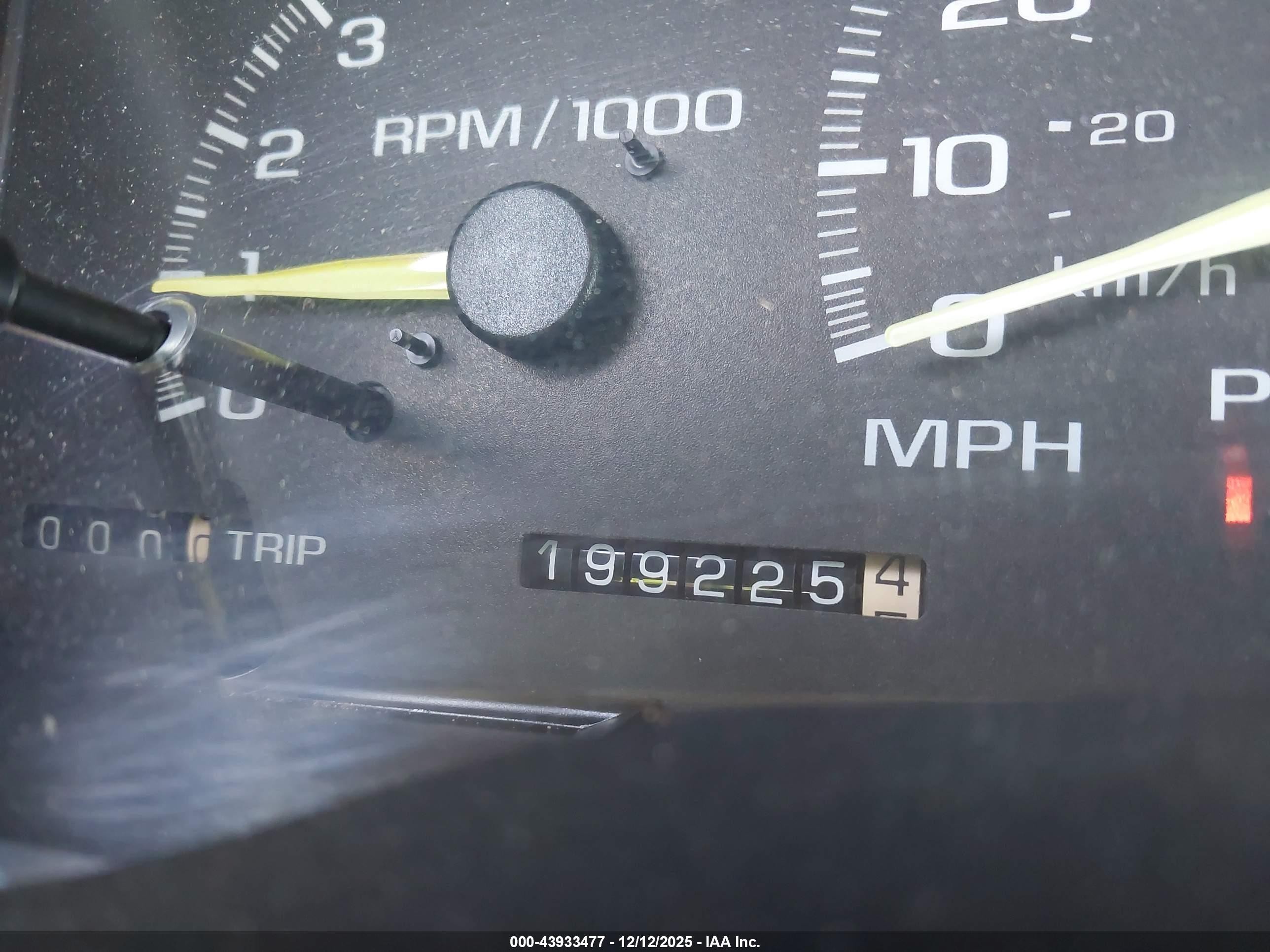 1997 Chevrolet Suburban 1500   Silver vin: 3GNEC16R7VG103919