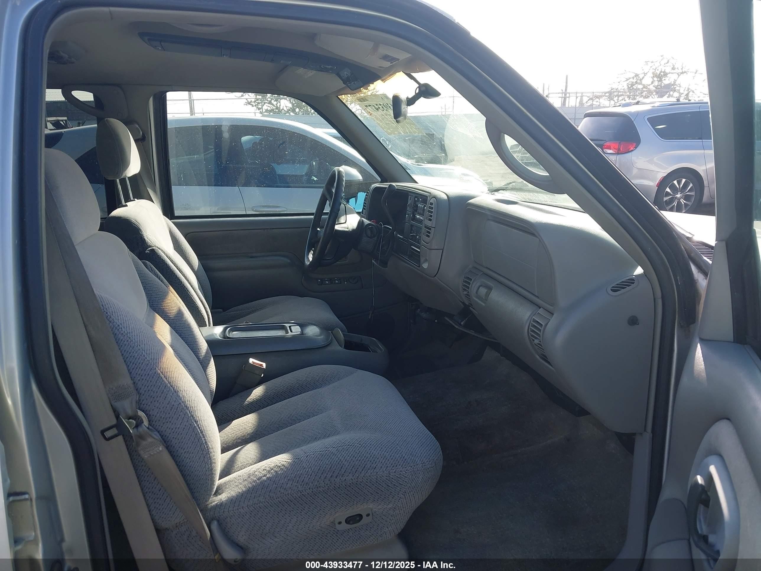 1997 Chevrolet Suburban 1500   Silver vin: 3GNEC16R7VG103919