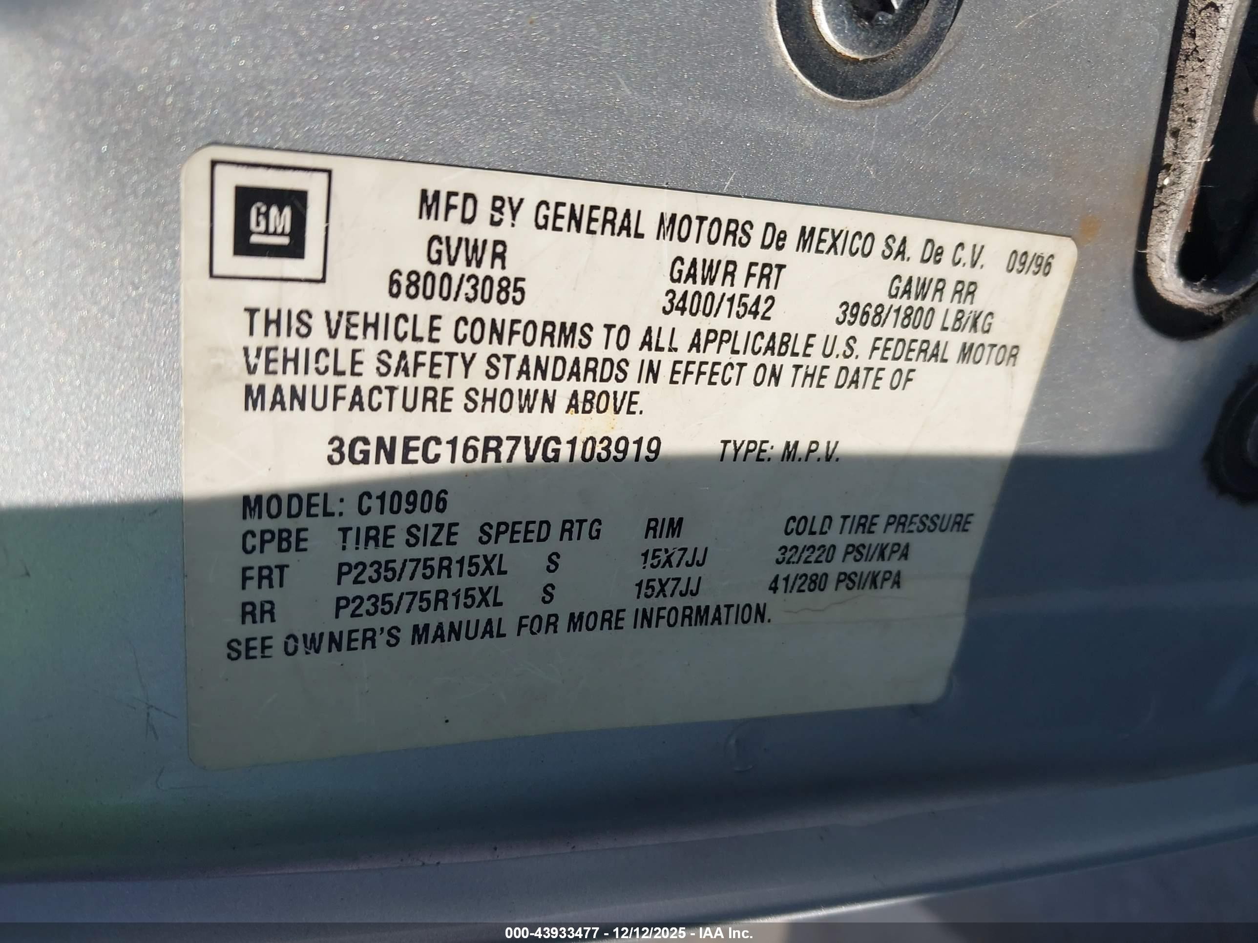1997 Chevrolet Suburban 1500   Silver vin: 3GNEC16R7VG103919
