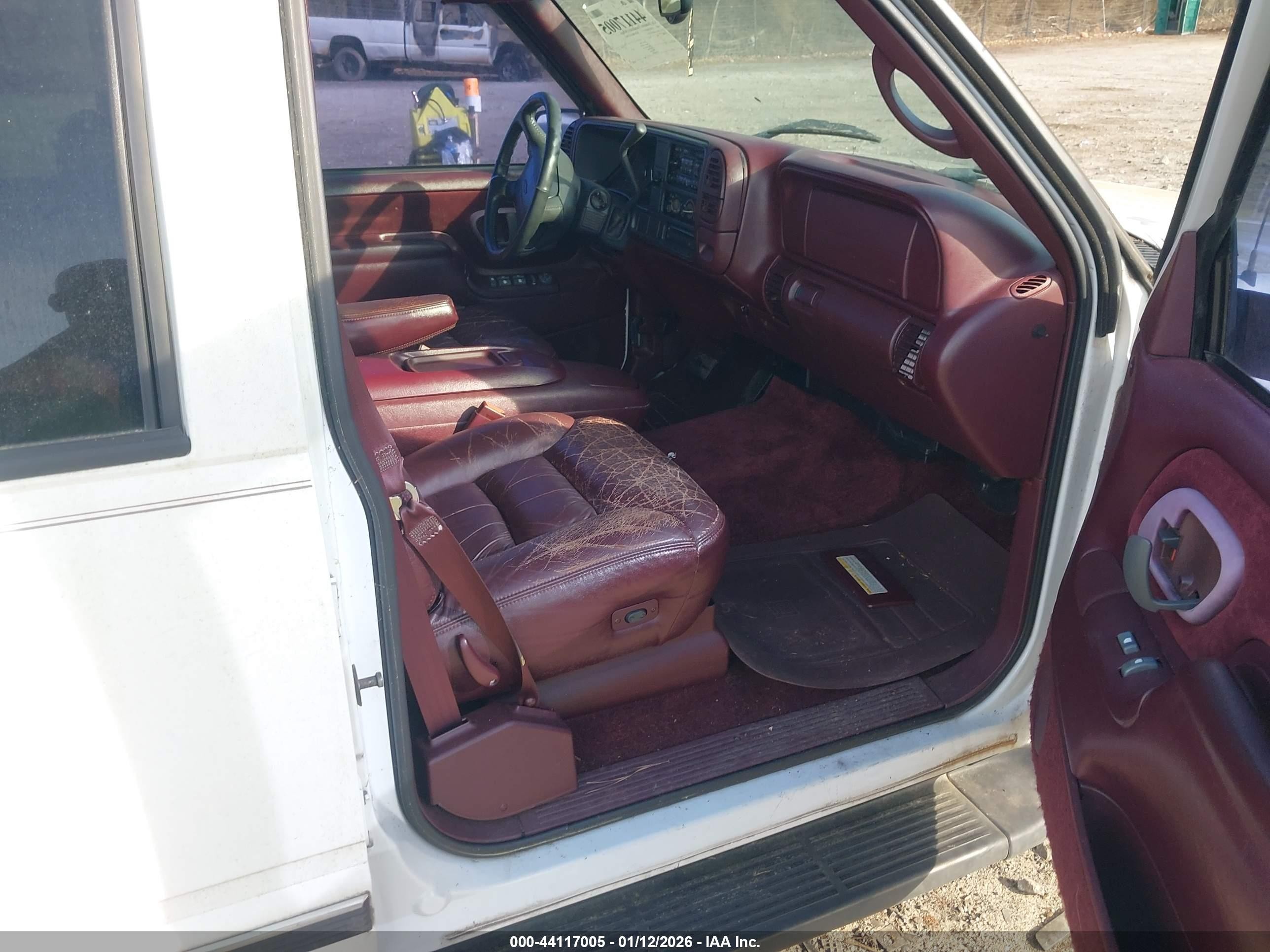 1997 Chevrolet Suburban 1500   White vin: 3GNEC16R7VG134376