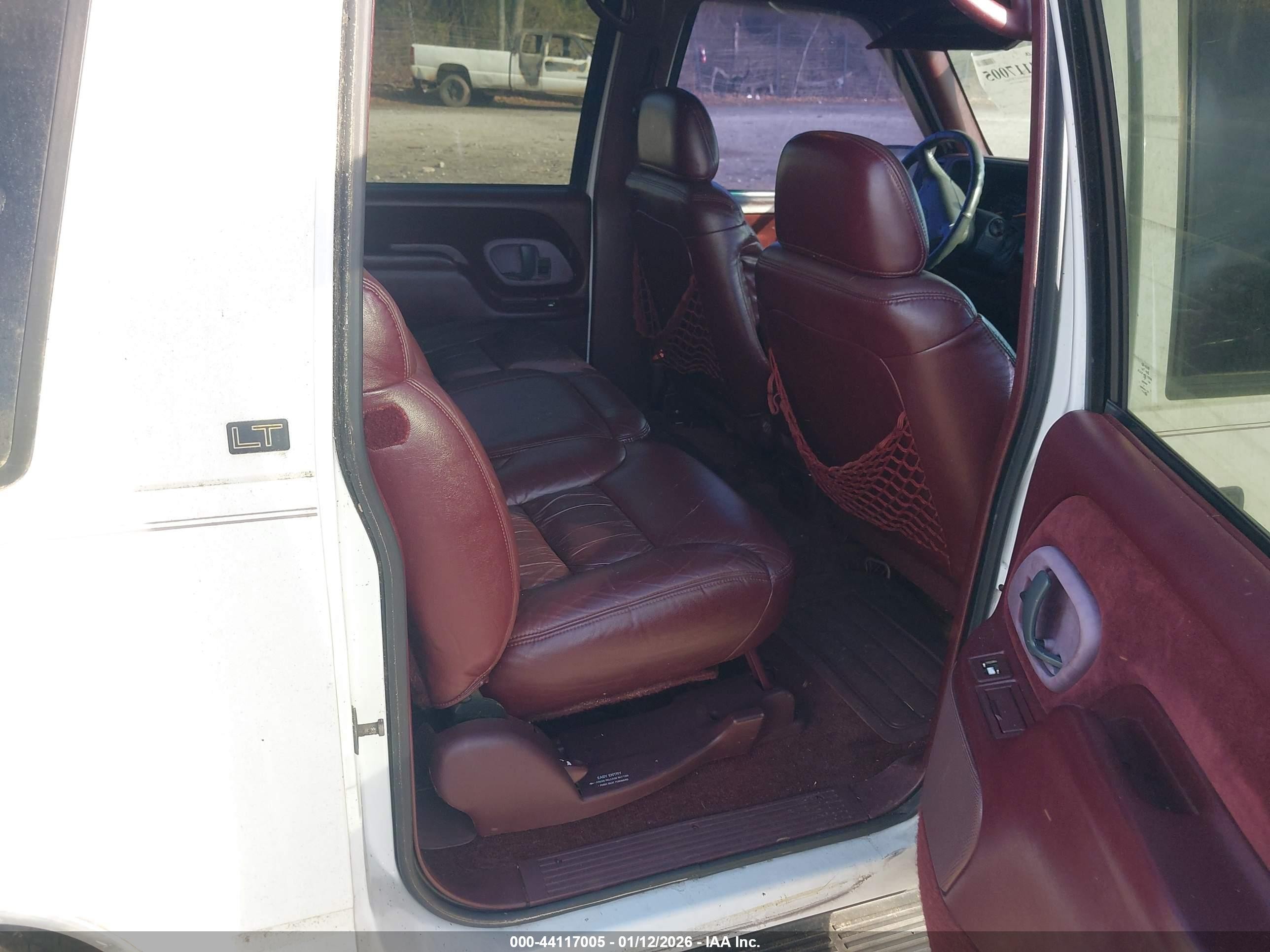 1997 Chevrolet Suburban 1500   White vin: 3GNEC16R7VG134376