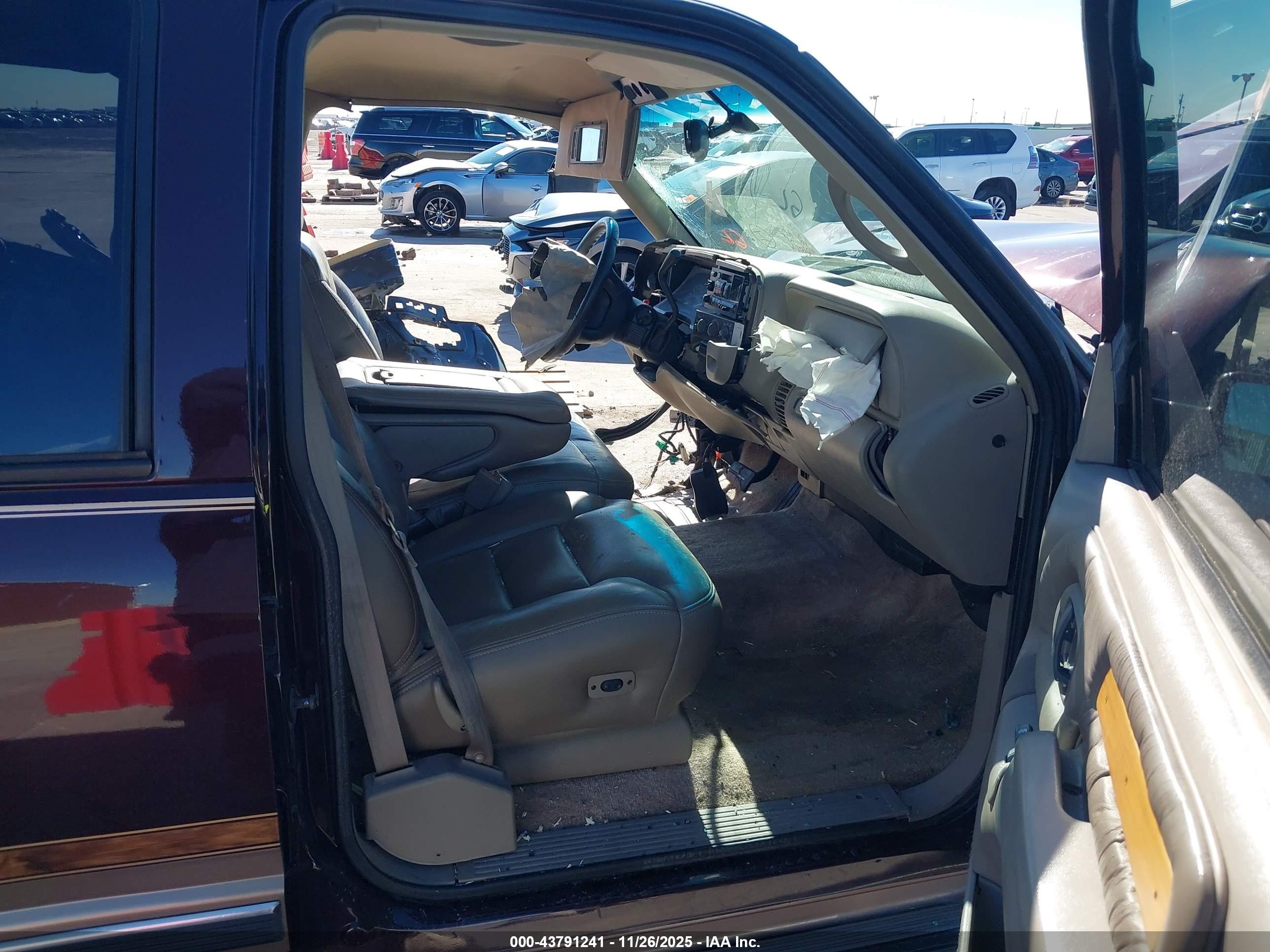 1997 Chevrolet Suburban 1500   Burgundy vin: 3GNEC16R7VG149539