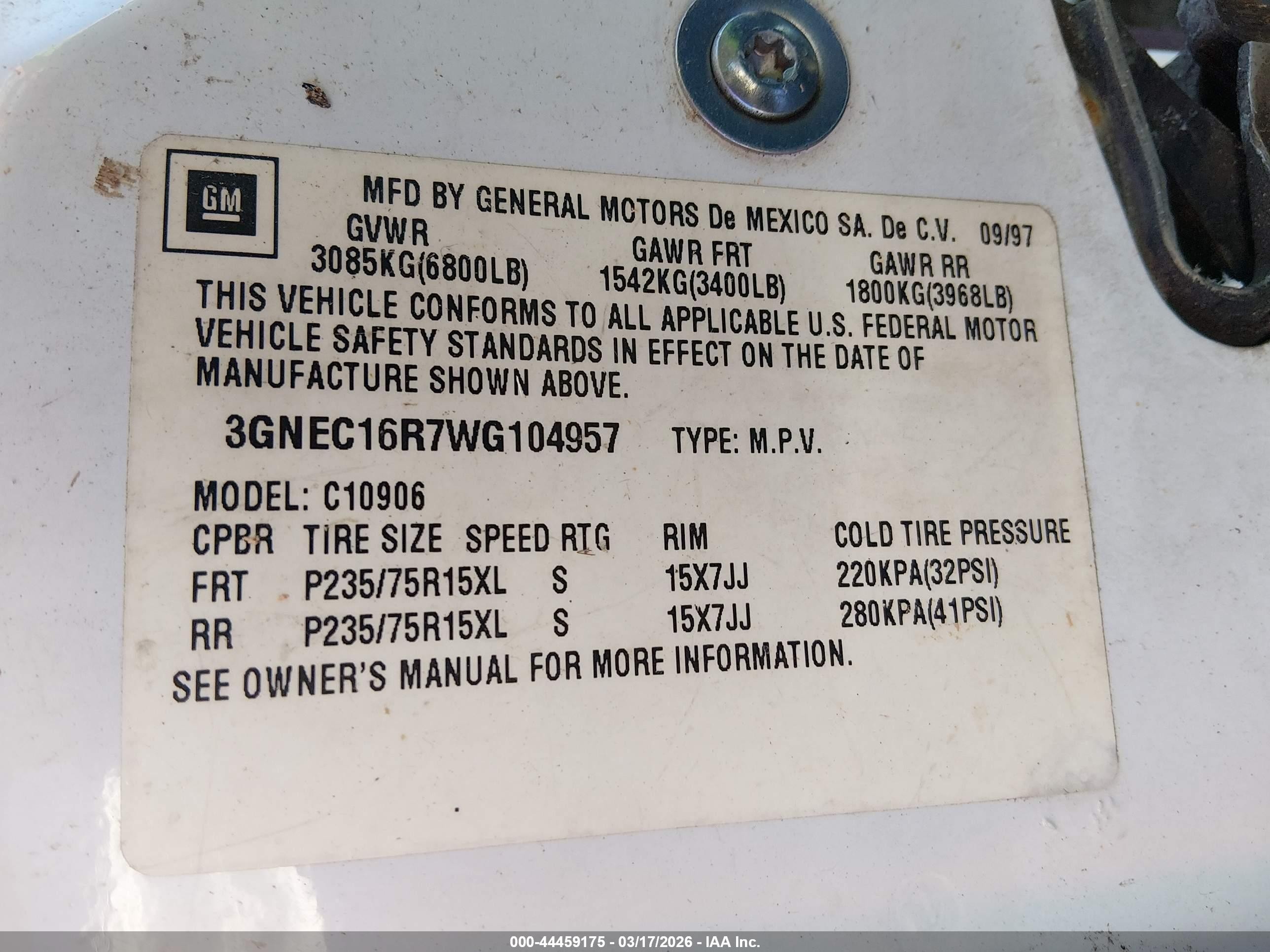 1998 Chevrolet Suburban 1500   White vin: 3GNEC16R7WG104957