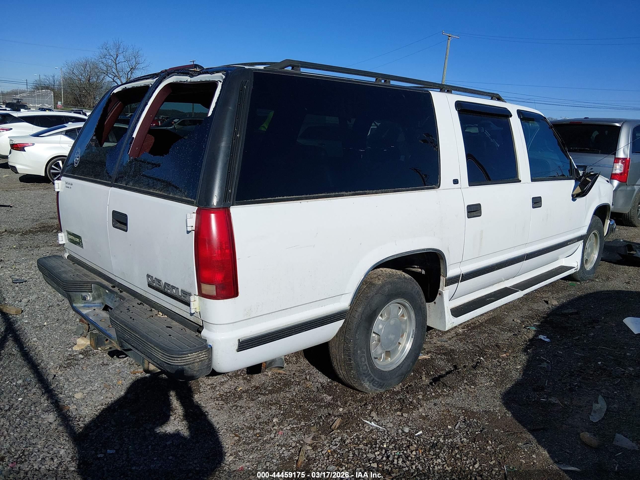 1998 Chevrolet Suburban 1500   White vin: 3GNEC16R7WG104957