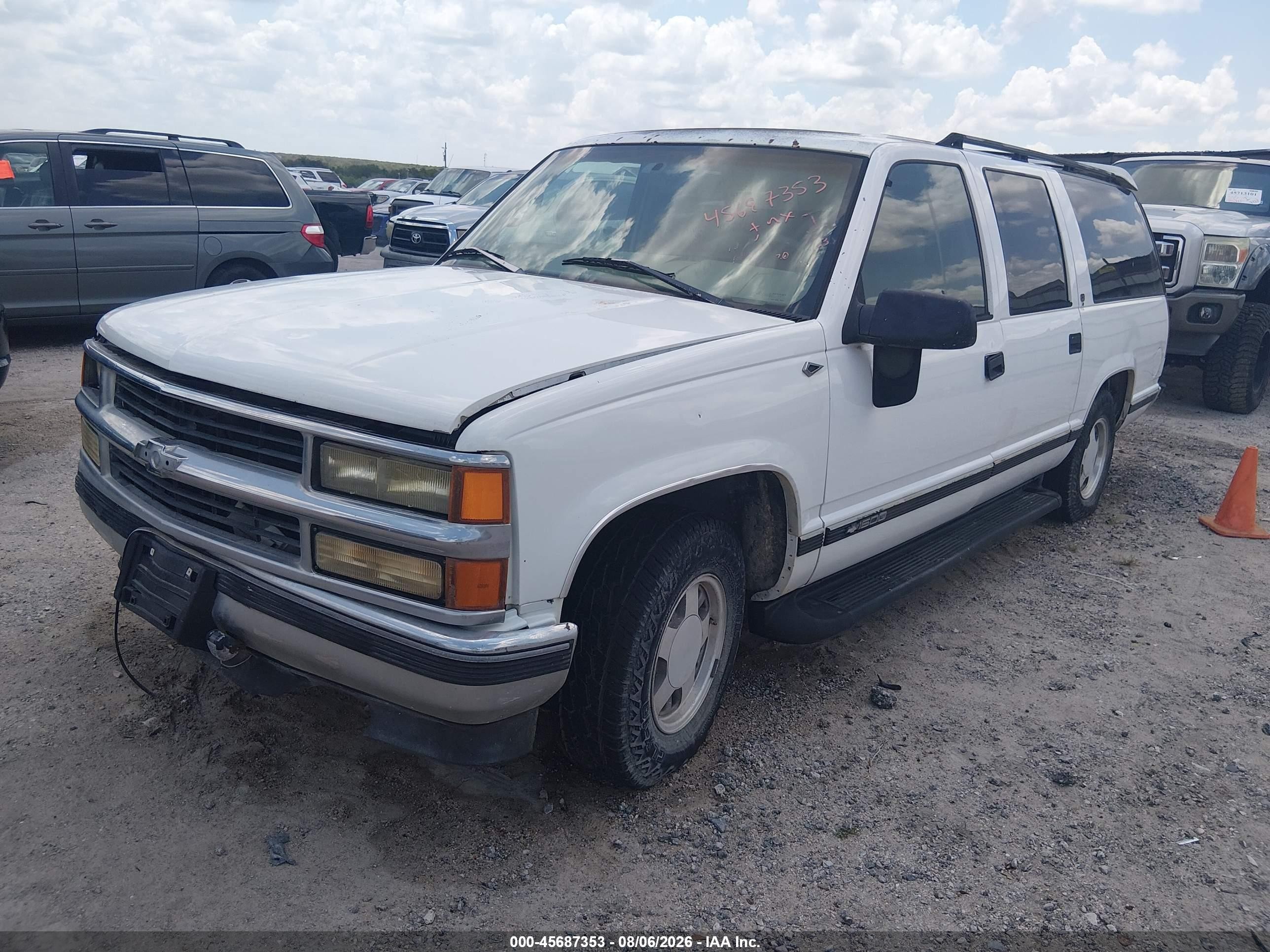 1999 Chevrolet Suburban 1500 Lt Белый vin: 3GNEC16R7XG131058