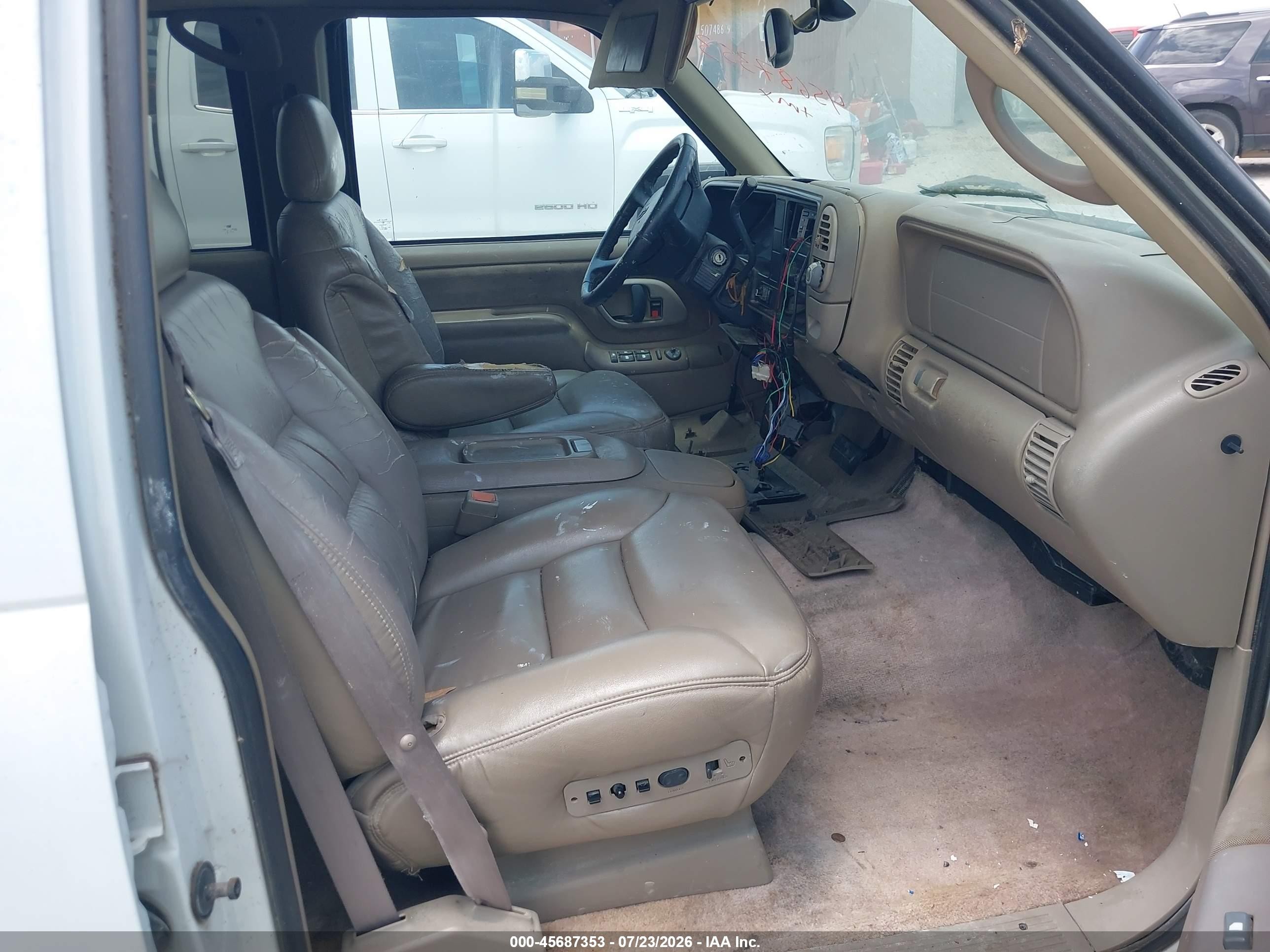 1999 Chevrolet Suburban 1500 Lt Белый vin: 3GNEC16R7XG131058
