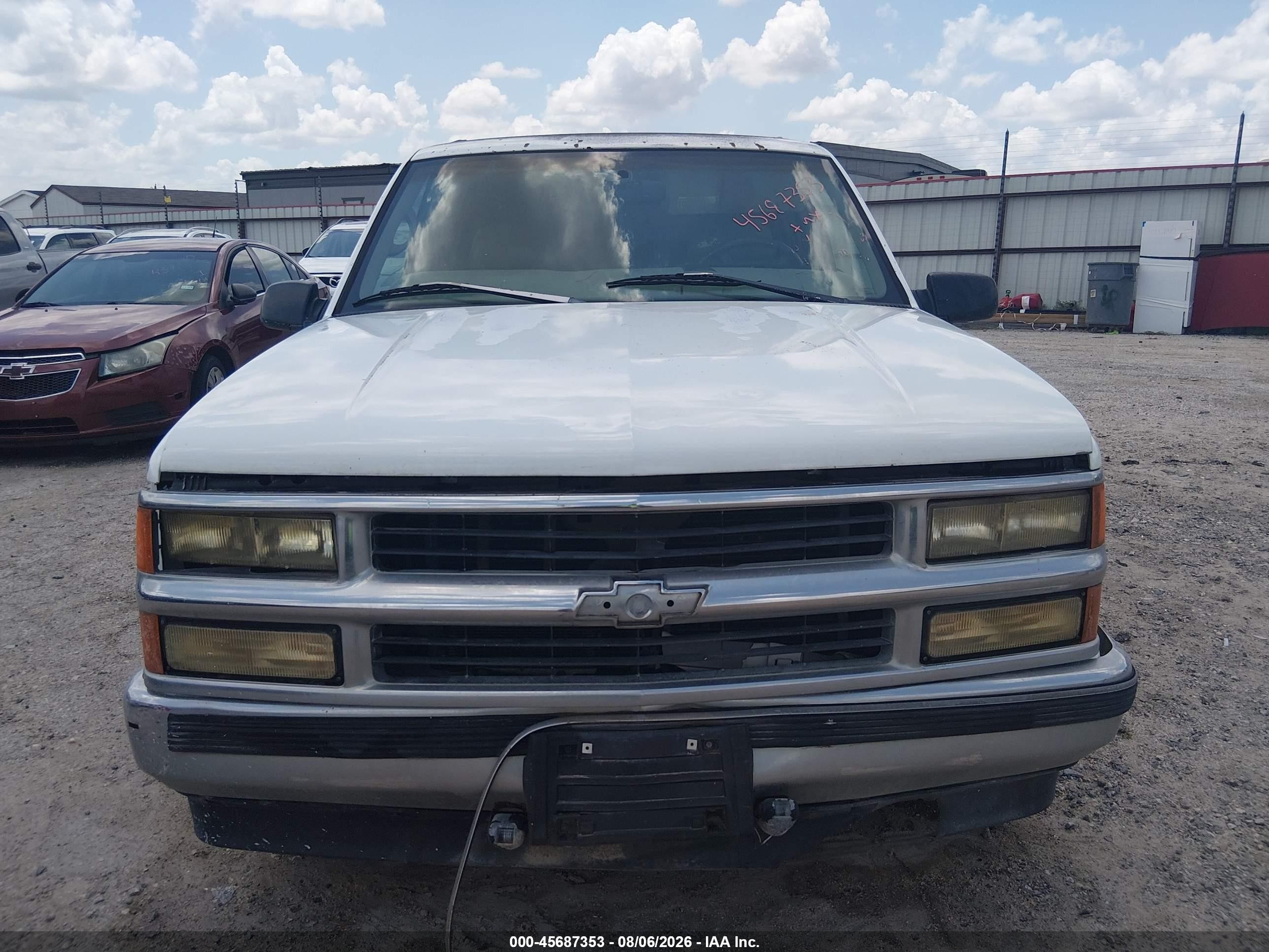 1999 Chevrolet Suburban 1500 Lt Белый vin: 3GNEC16R7XG131058