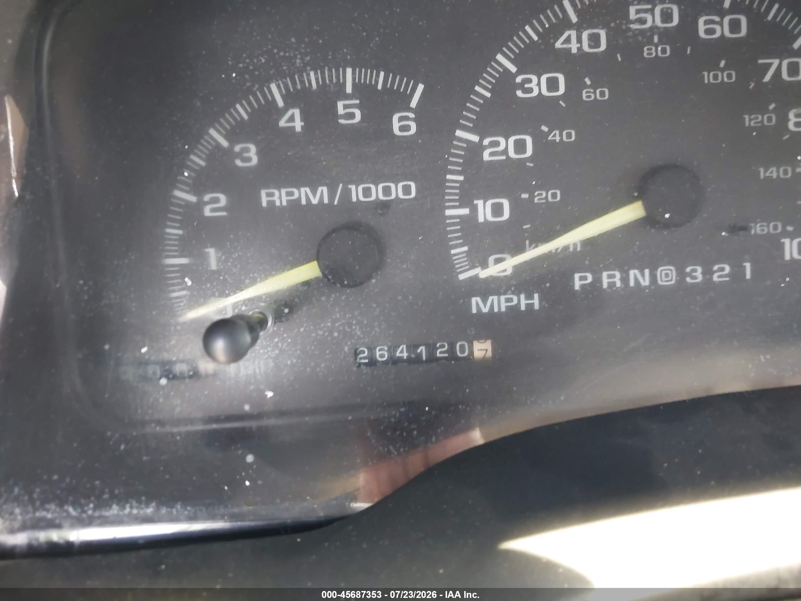 1999 Chevrolet Suburban 1500 Lt Белый vin: 3GNEC16R7XG131058