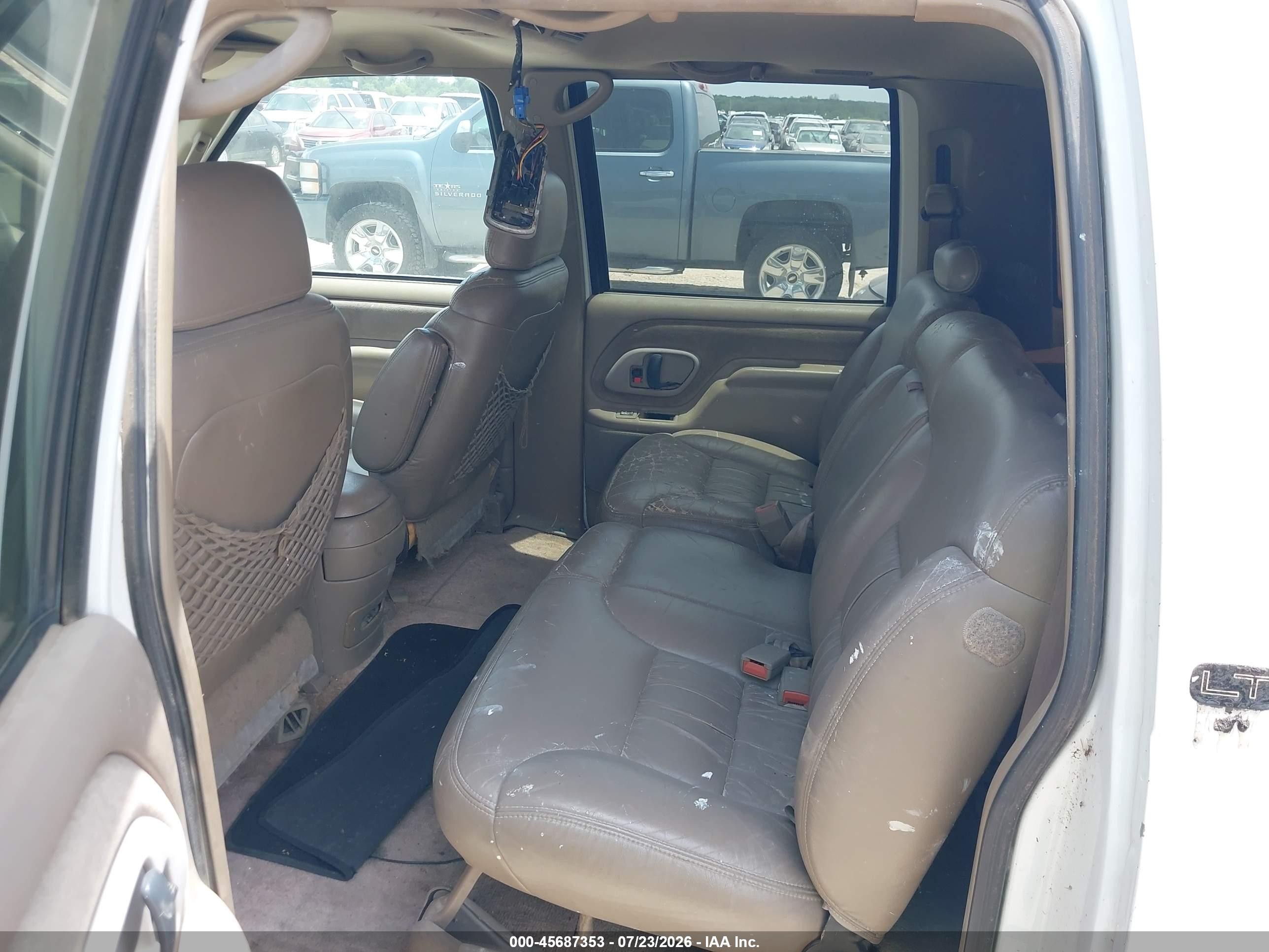 1999 Chevrolet Suburban 1500 Lt Белый vin: 3GNEC16R7XG131058
