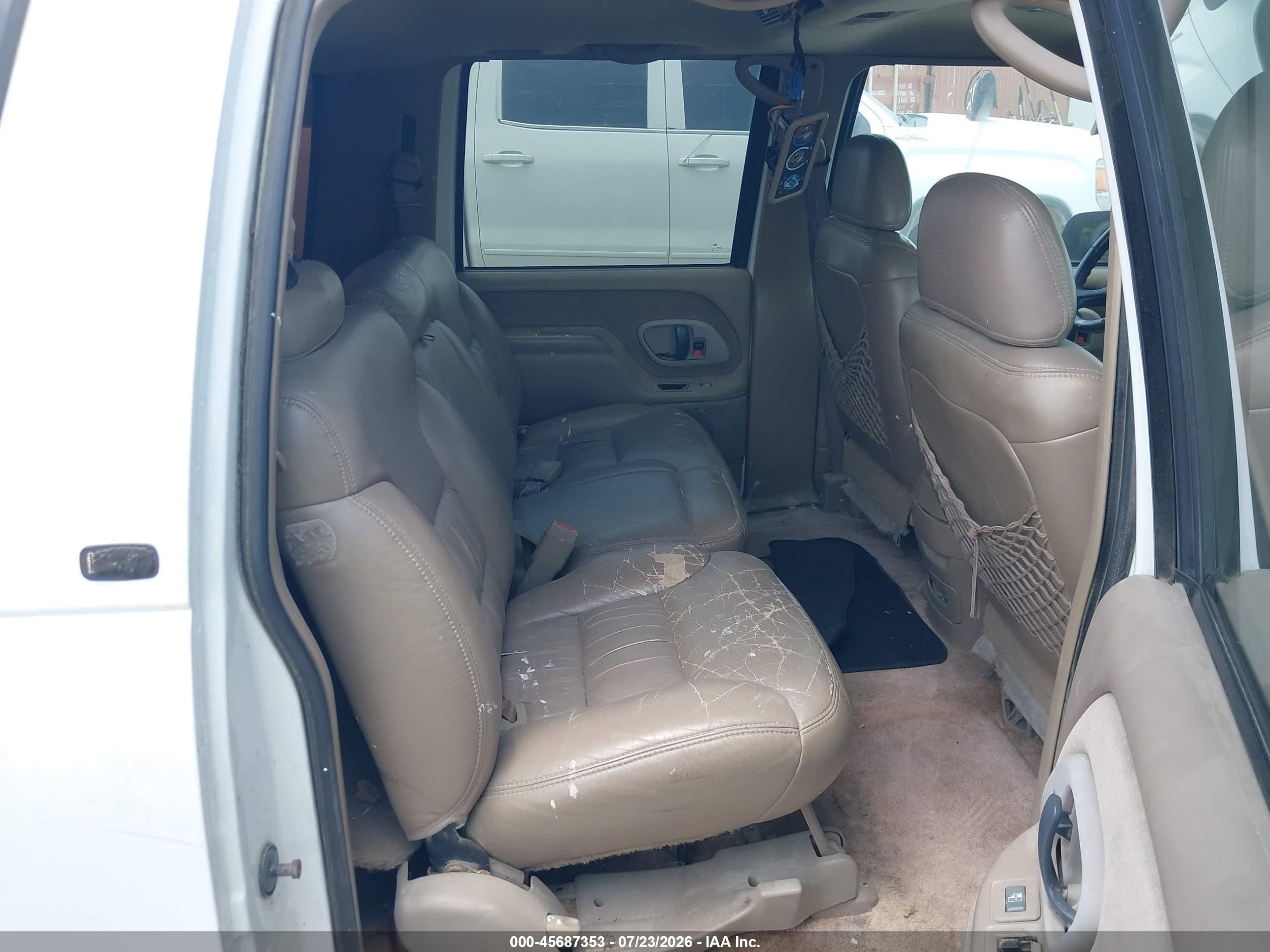 1999 Chevrolet Suburban 1500 Lt Белый vin: 3GNEC16R7XG131058