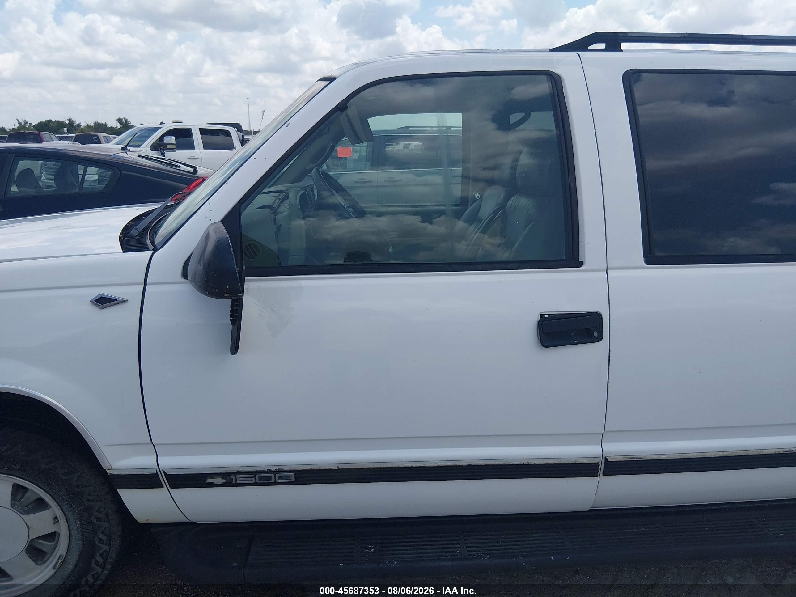 1999 Chevrolet Suburban 1500 Lt Белый vin: 3GNEC16R7XG131058