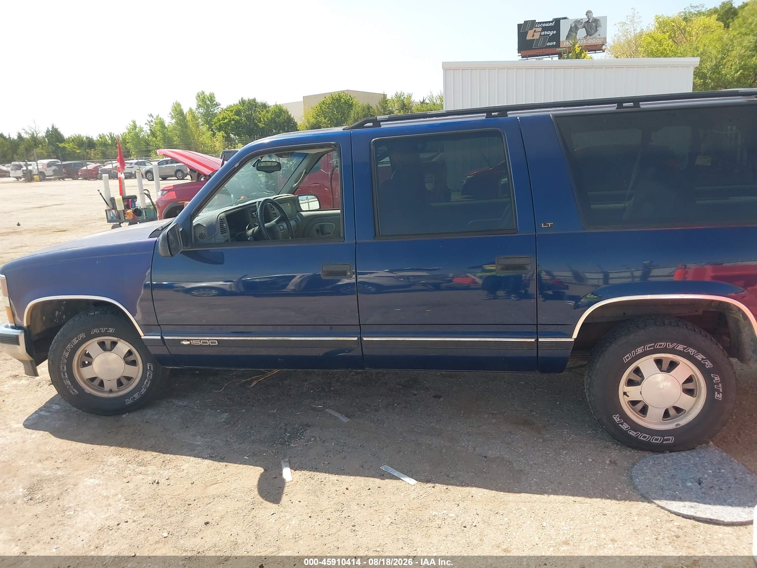 1999 Chevrolet Suburban Lt Синий vin: 3GNEC16R8XG266503