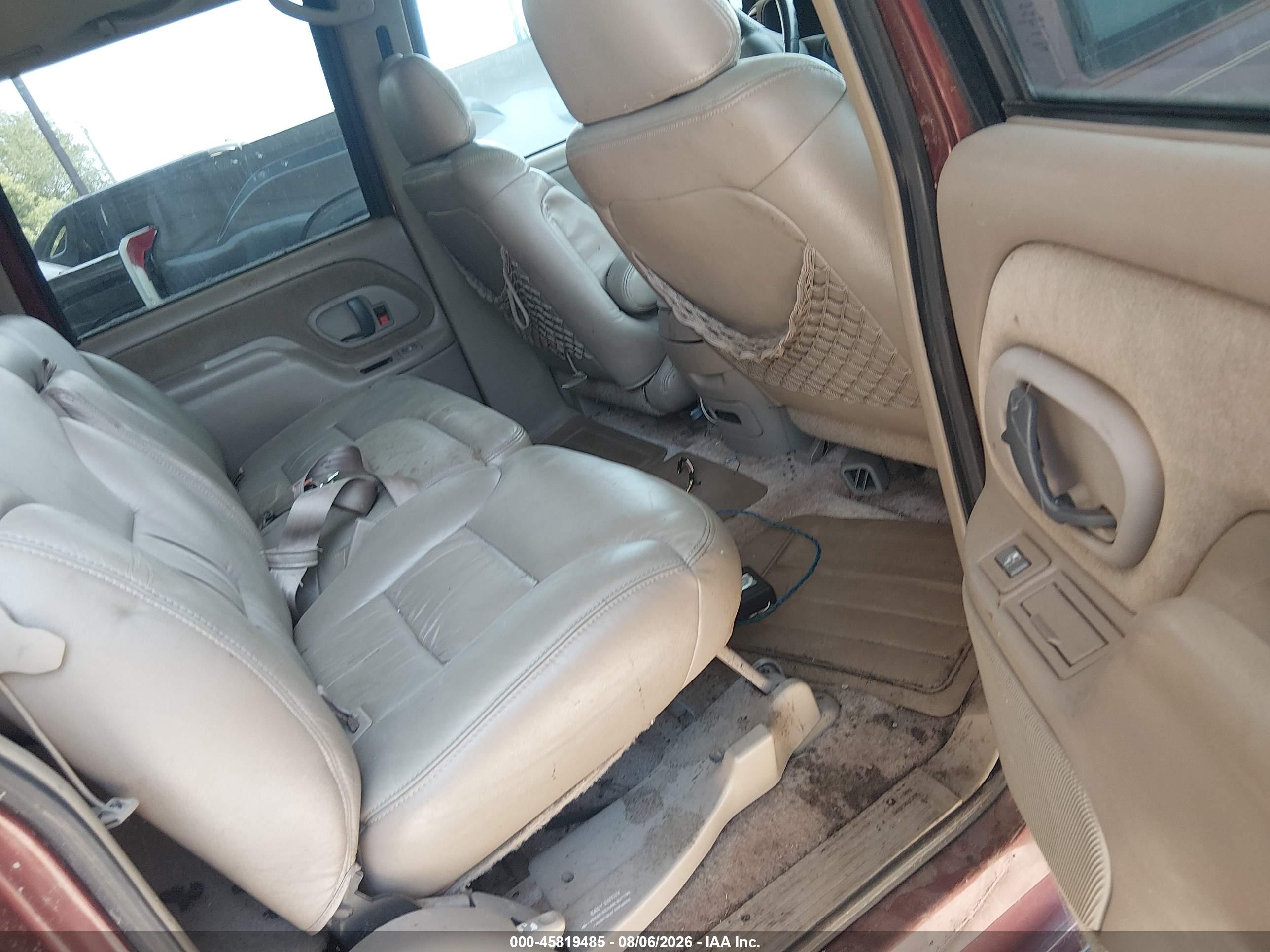 1998 Chevrolet Suburban 1500   Maroon vin: 3GNEC16R9WG108735
