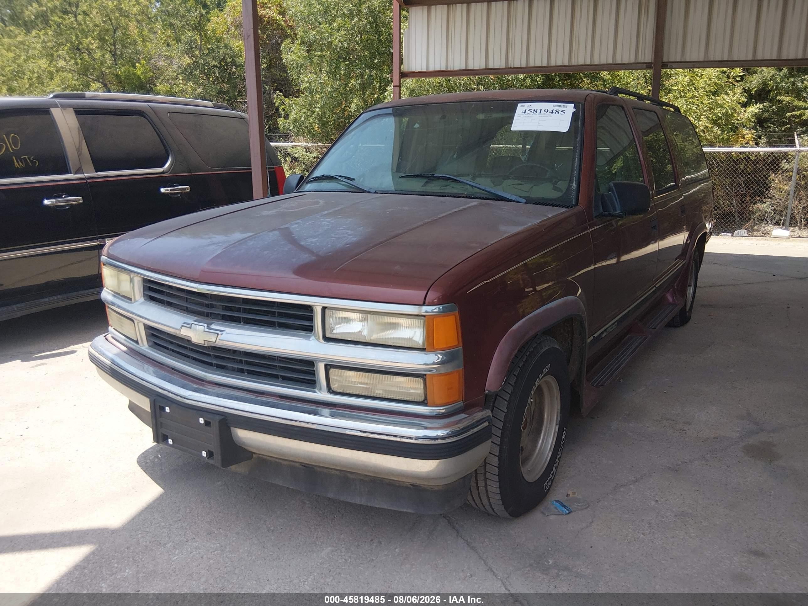 1998 Chevrolet Suburban 1500   Maroon vin: 3GNEC16R9WG108735