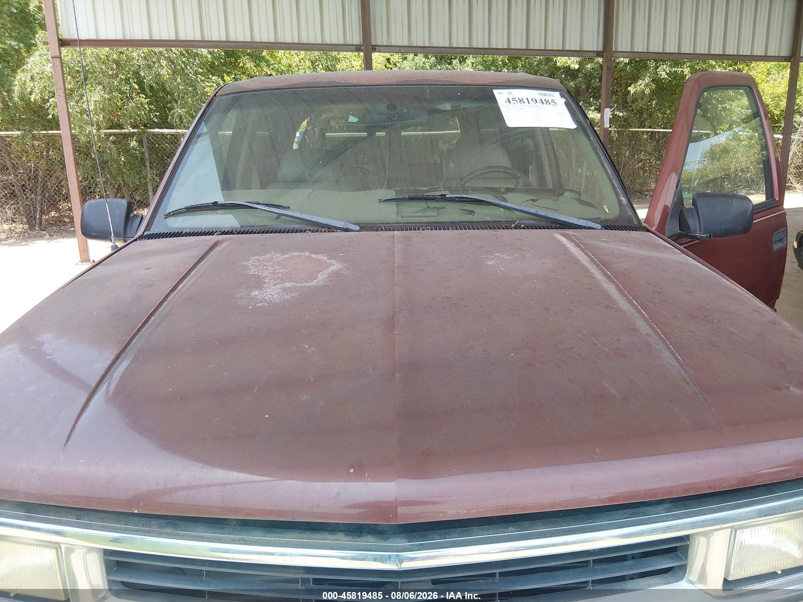 1998 Chevrolet Suburban 1500   Maroon vin: 3GNEC16R9WG108735