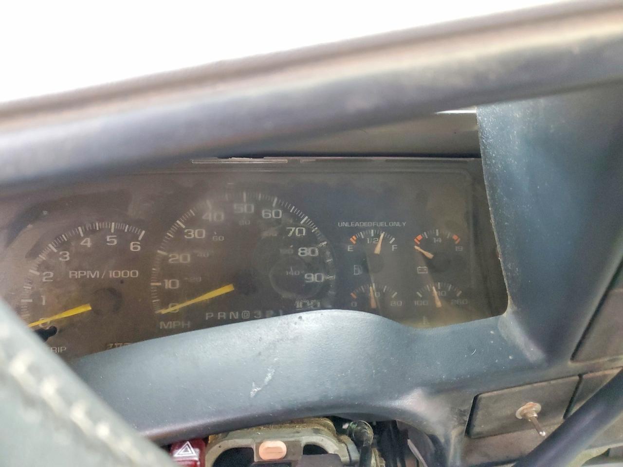 1998 Chevrolet Suburban C1500 Burgundy vin: 3GNEC16R9WG108914
