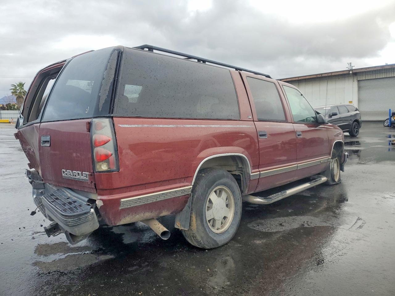 1998 Chevrolet Suburban C1500 Burgundy vin: 3GNEC16R9WG108914