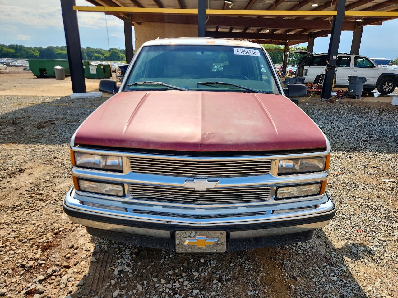 1998 Chevrolet Suburban C1500 White vin: 3GNEC16R9WG137684