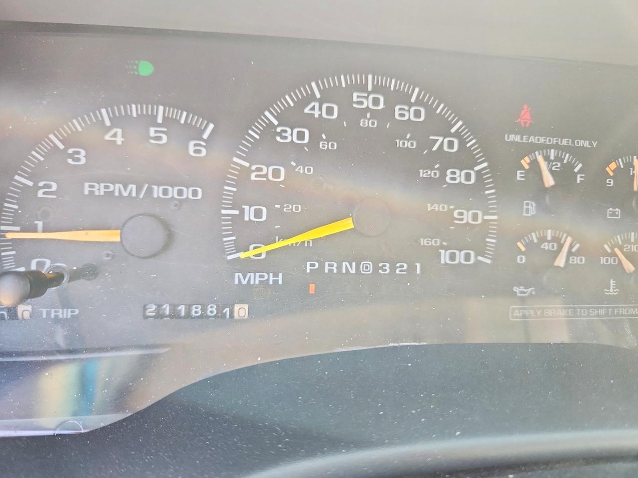 1999 Chevrolet Subrban Silver vin: 3GNEC16RXXG212832