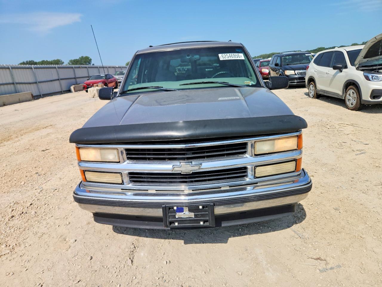 1999 Chevrolet Subrban Silver vin: 3GNEC16RXXG212832