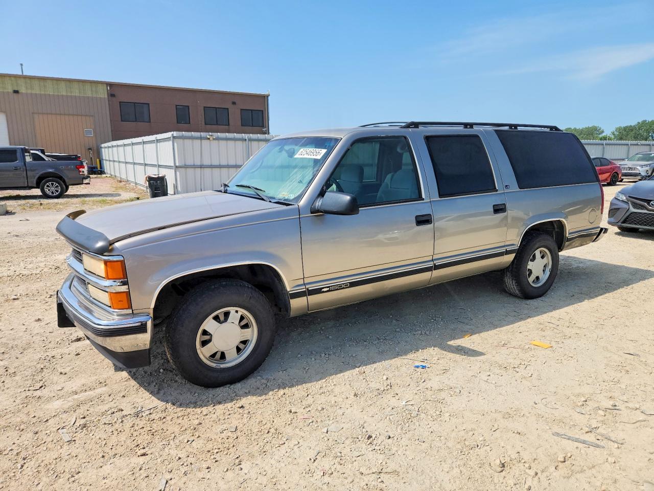 1999 Chevrolet Subrban Silver vin: 3GNEC16RXXG212832