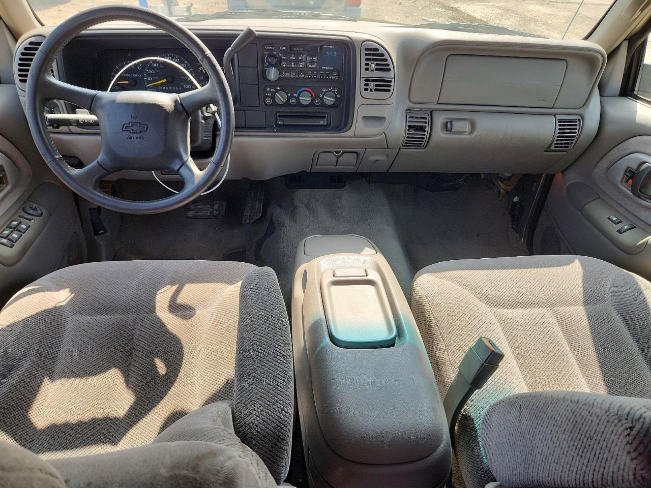 1999 Chevrolet Subrban Silver vin: 3GNEC16RXXG212832