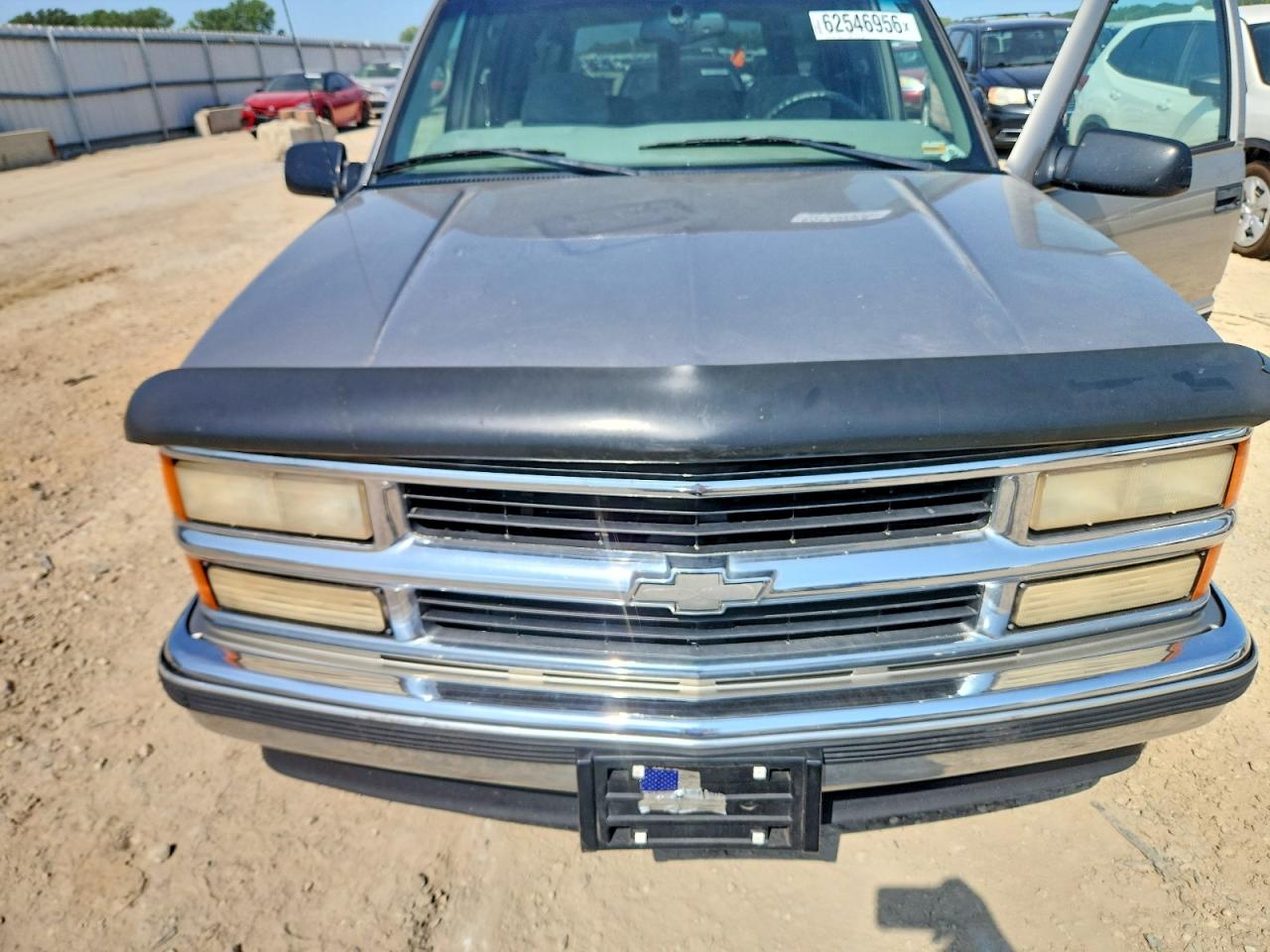 1999 Chevrolet Subrban Silver vin: 3GNEC16RXXG212832