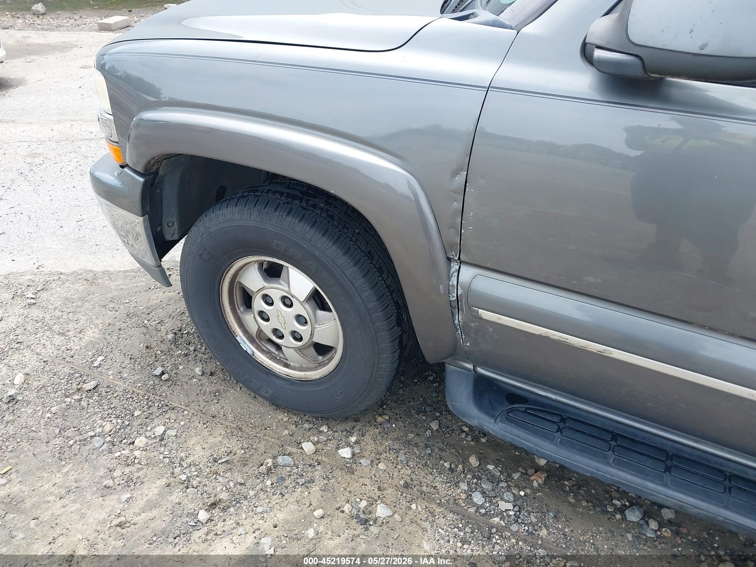 2001 Chevrolet Suburban 1500 Lt Серый vin: 3GNEC16T01G275781