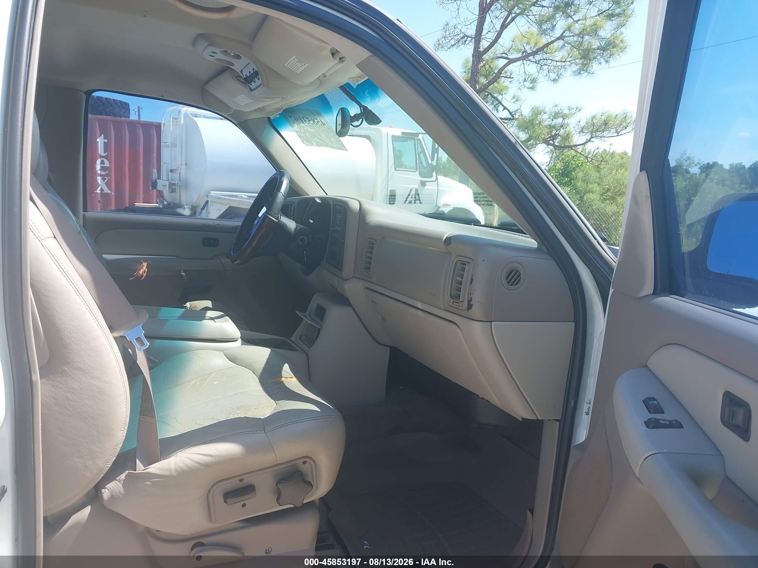 2001 Chevrolet Suburban 1500 Ls Белый vin: 3GNEC16T11G120429