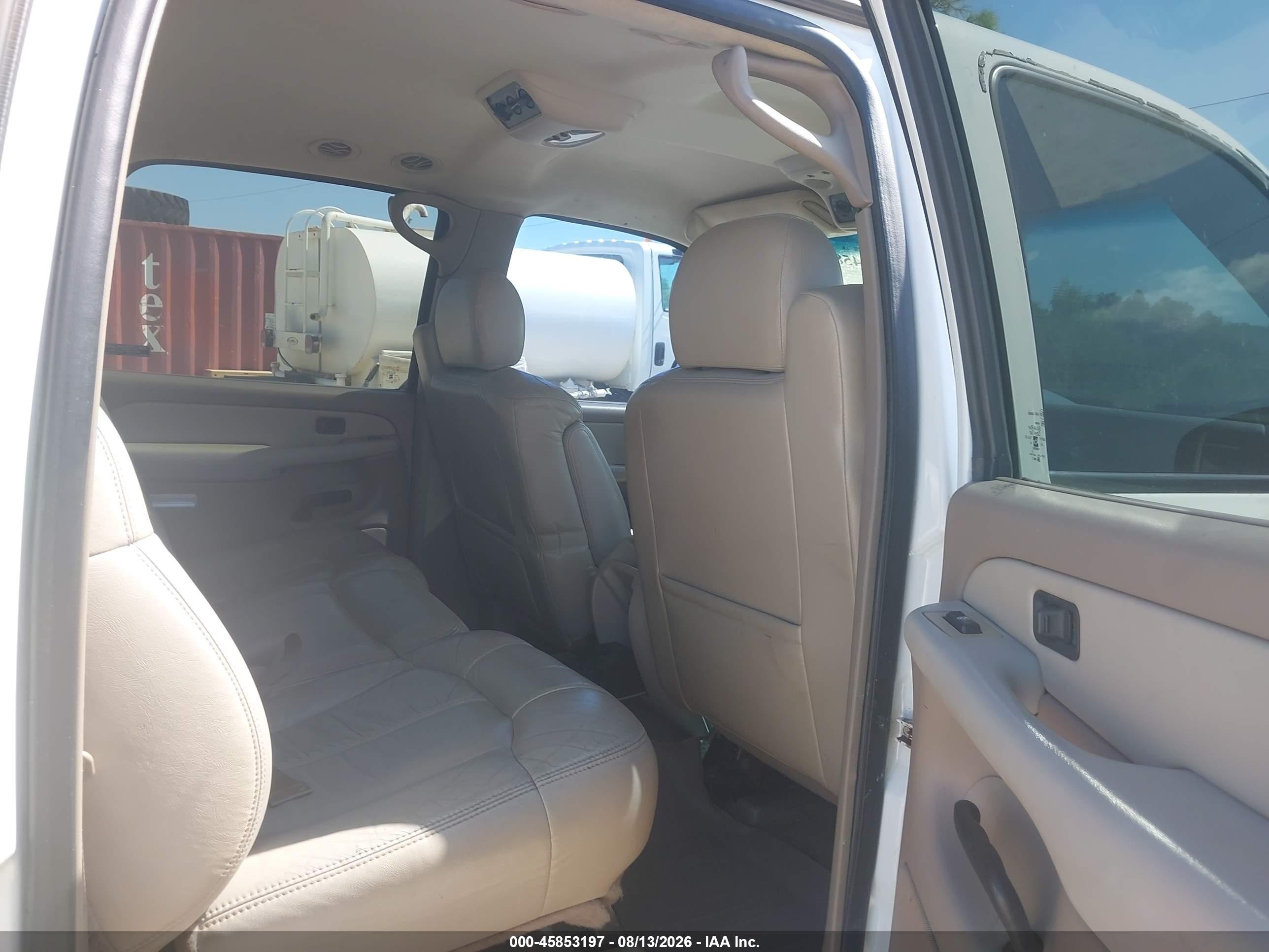 2001 Chevrolet Suburban 1500 Ls Белый vin: 3GNEC16T11G120429