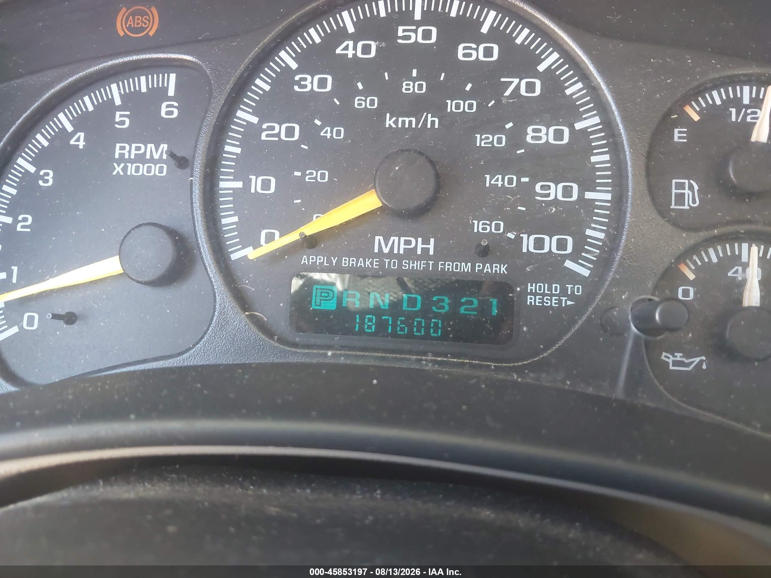 2001 Chevrolet Suburban 1500 Ls Белый vin: 3GNEC16T11G120429